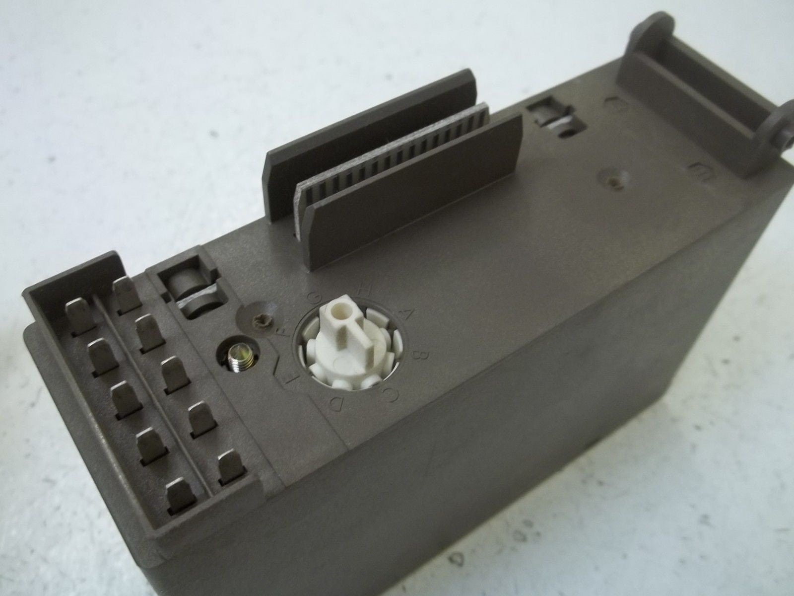 SIEMENS SIMATIC S5 6ES5452-8MR11 RELAY OUTPUT MODULE *USED*