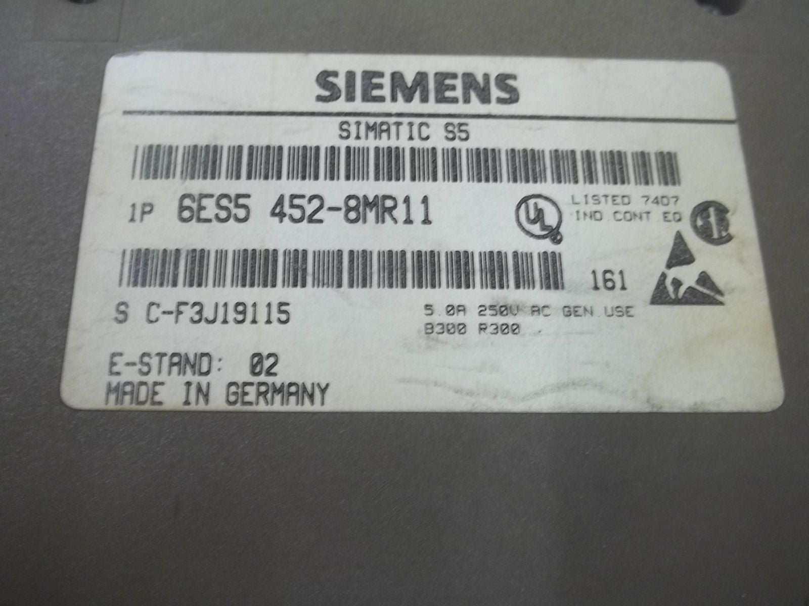 SIEMENS SIMATIC S5 6ES5452-8MR11 RELAY OUTPUT MODULE *USED*