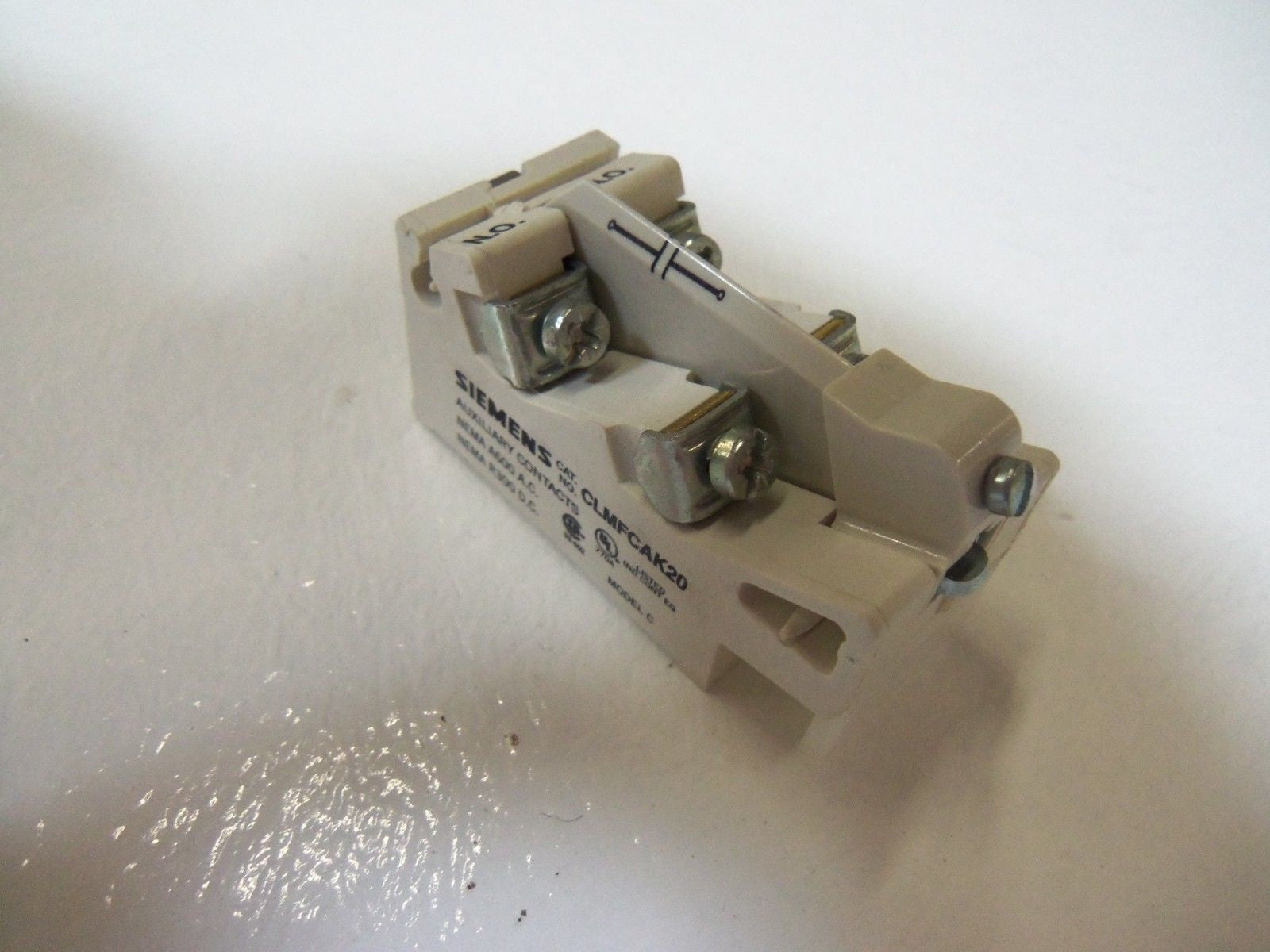 SIEMENS AUXILIARY CONTACT CLMFCAK20 *USED*