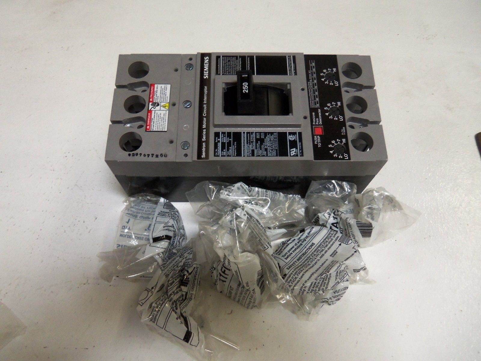 SIEMENS FXD63A250 CIRCUIT BREAKER *NEW IN BOX*