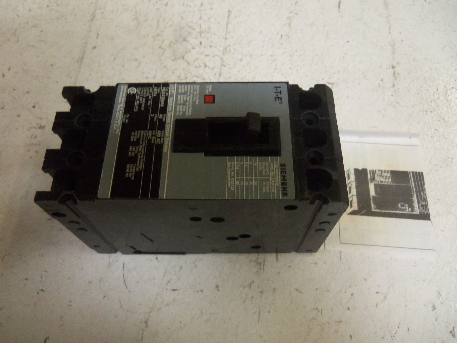 SIEMENS HED43B040 CIRCUIT BREAKER *NEW IN BOX*