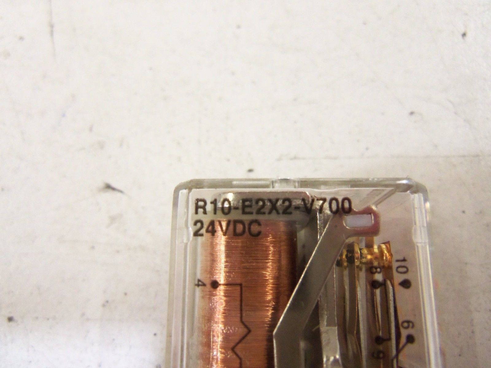 SIEMENS R10-E2X2-V700 RELAY *NEW IN BOX*