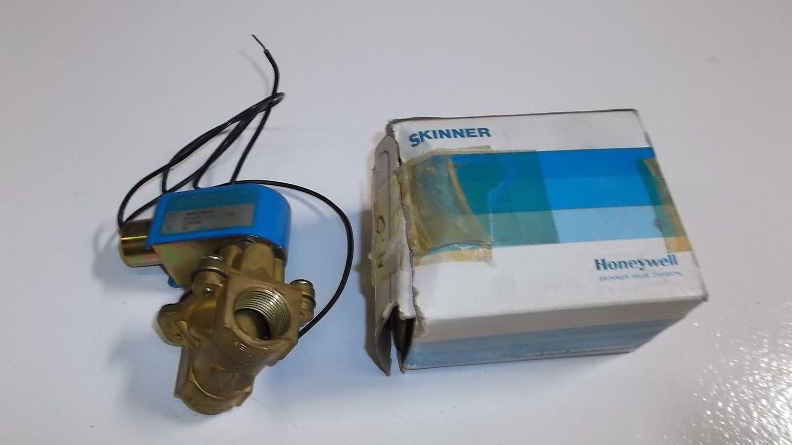 SKINNER SOLENOID VALVE 705N72B3B *USED*