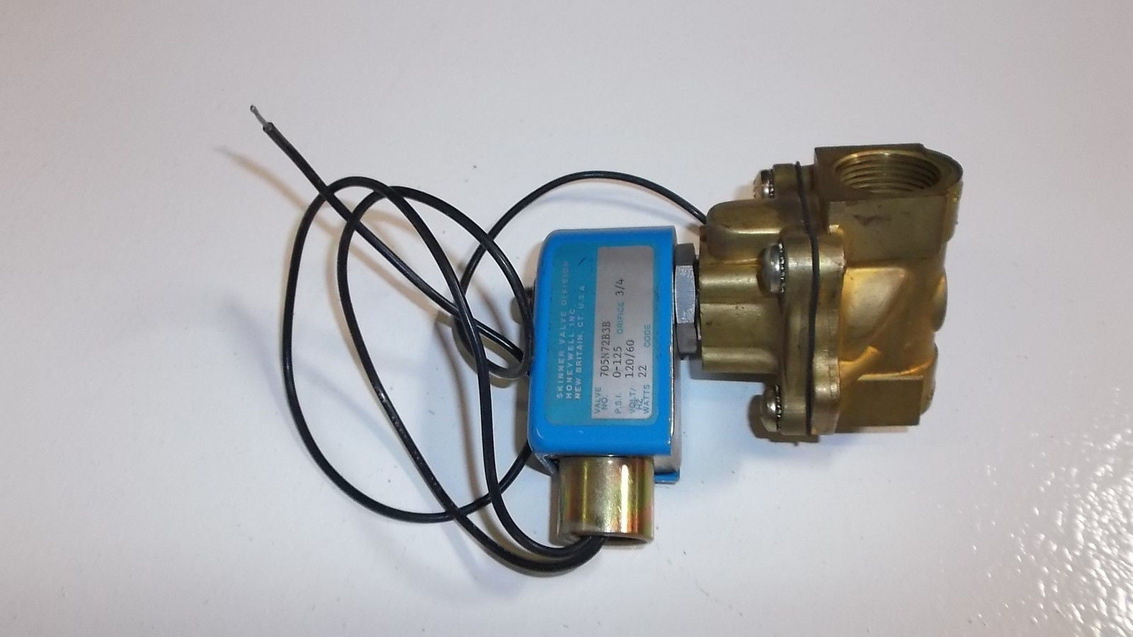SKINNER SOLENOID VALVE 705N72B3B *USED*