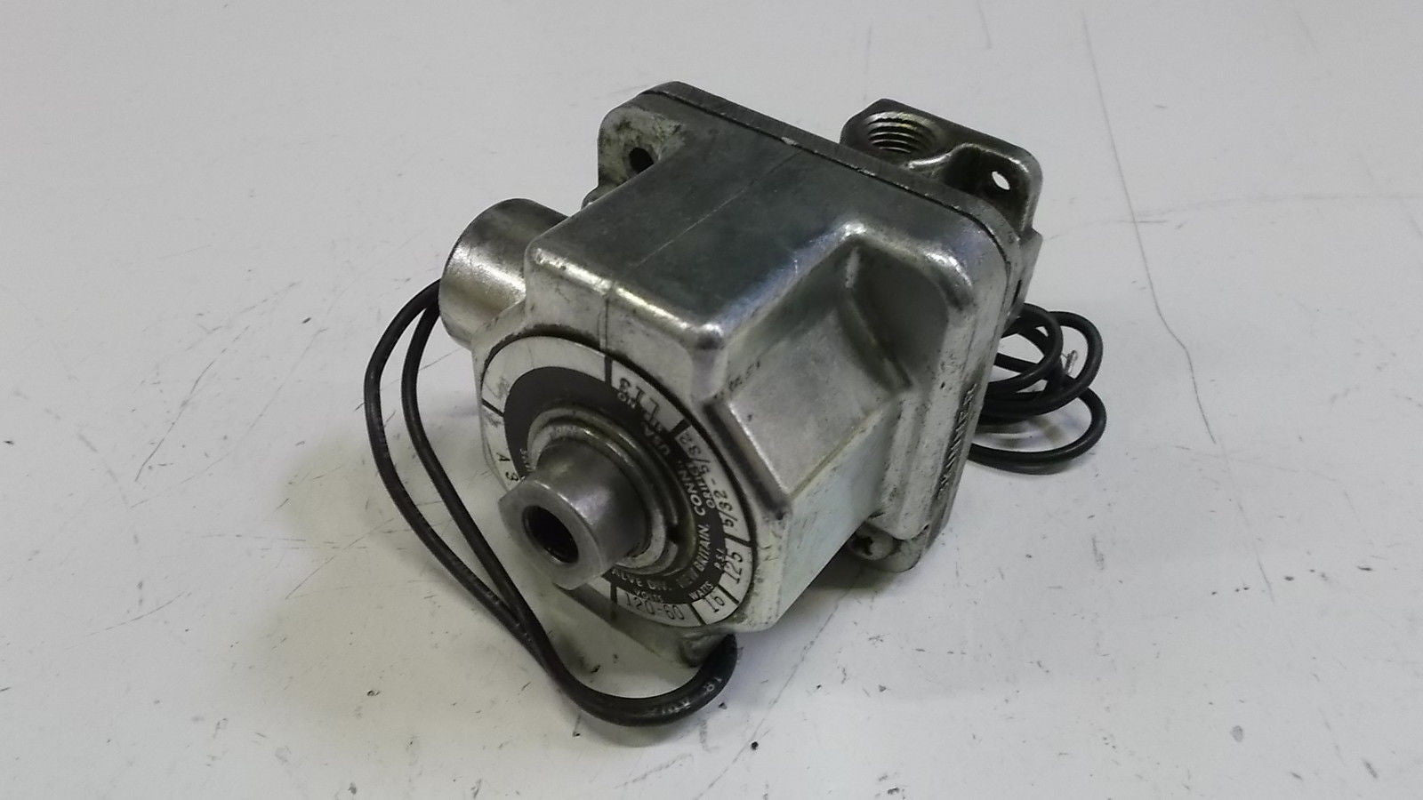 SKINNER VALVE A3DB2127 *USED*