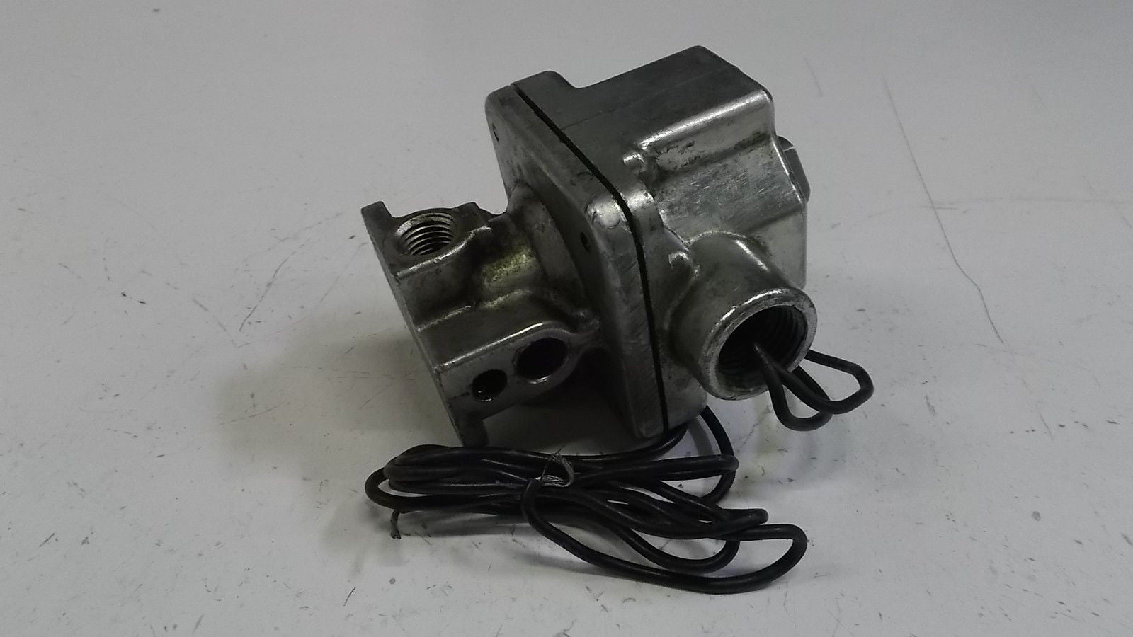 SKINNER VALVE A3DB2127 *USED*