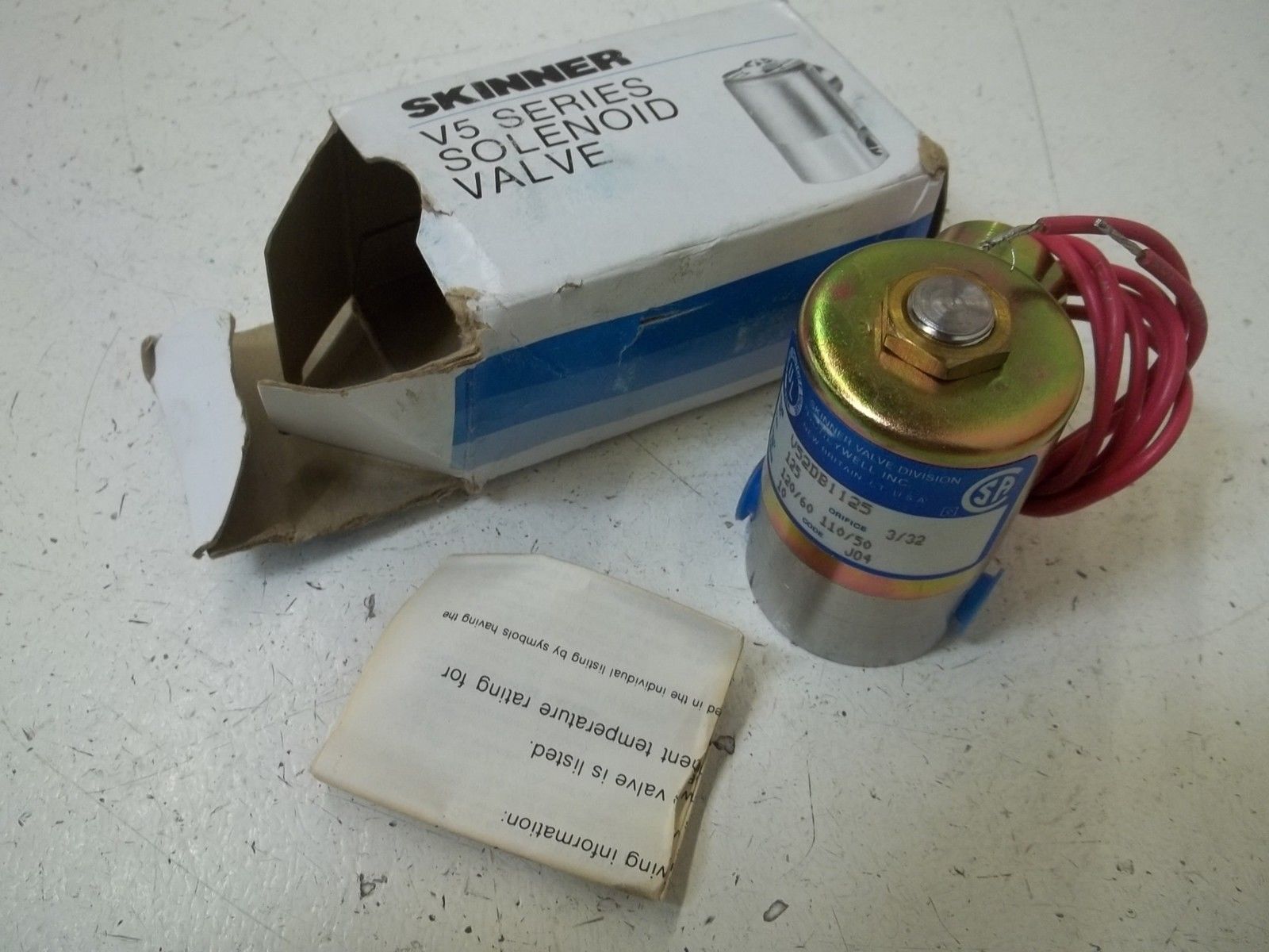 SKINNER VALVE V52DB1125 SOLENOID VALVE 120/60 125PSI, 10 WATTS *NEW IN BOX*