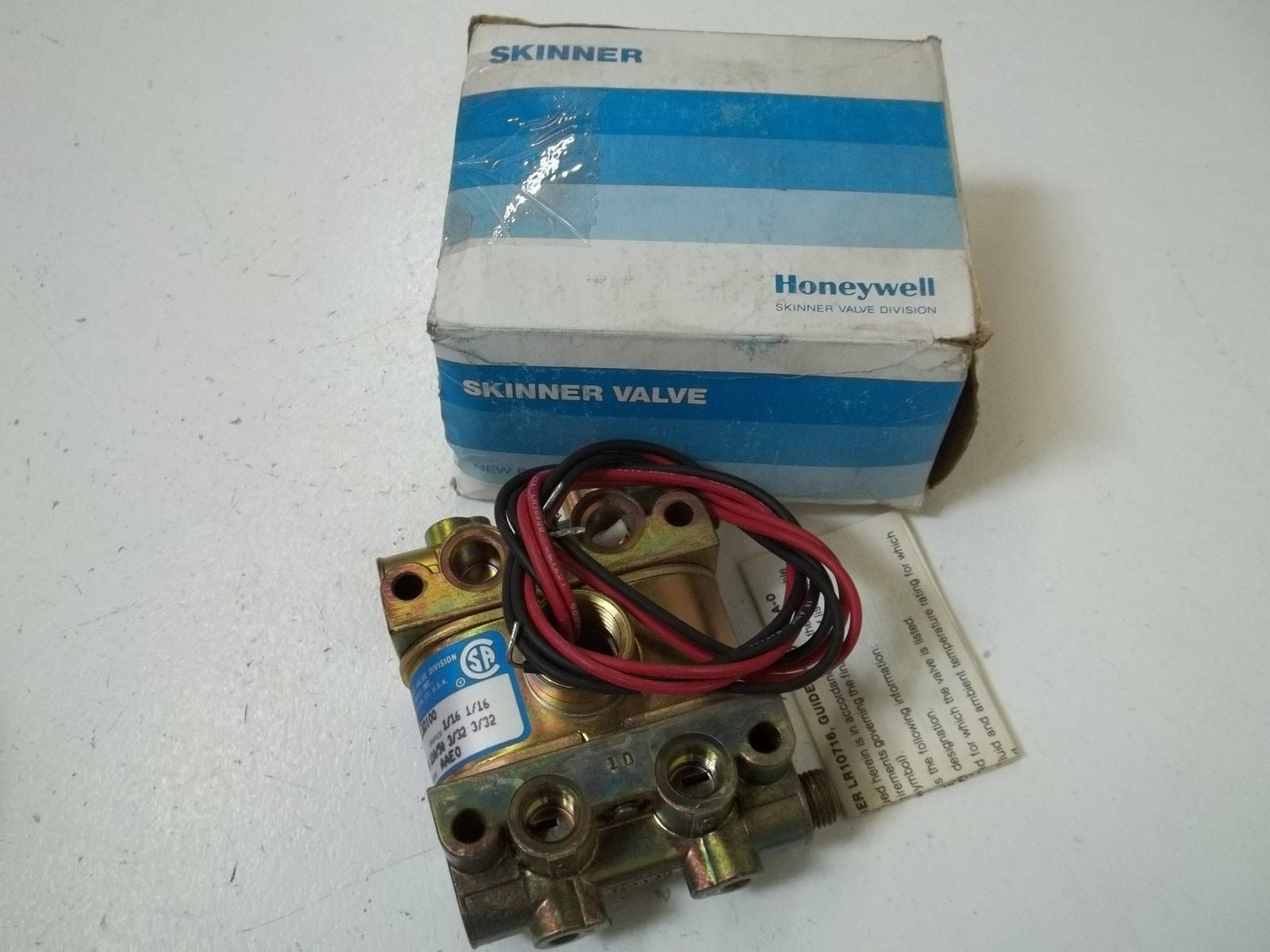 SKINNER VALVE V933LB2100 SOLENOID VALVE 120/60 *USED*