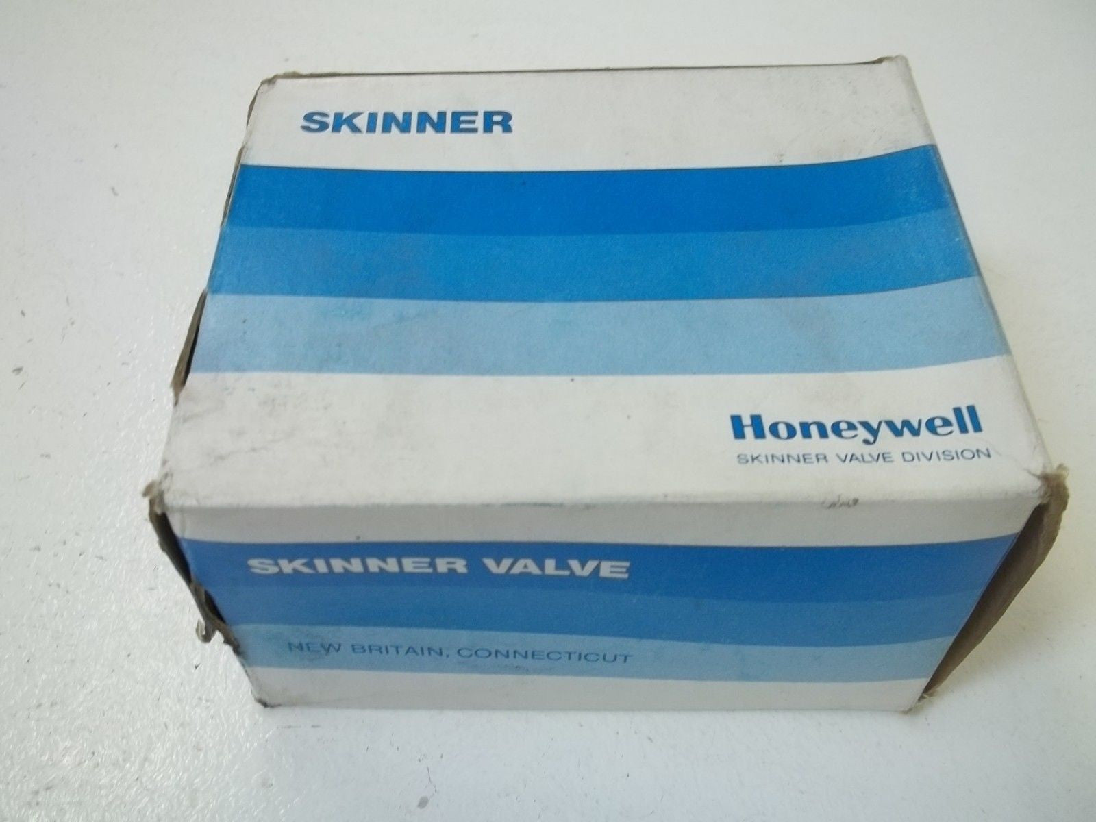 SKINNER VALVE V933LEF2100 SOLENOID VALVE 120/60, 100 PSI *USED*