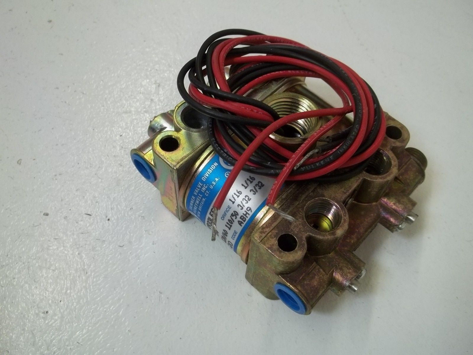 SKINNER VALVE V933LEF2100 SOLENOID VALVE 120/60, 100 PSI *USED*