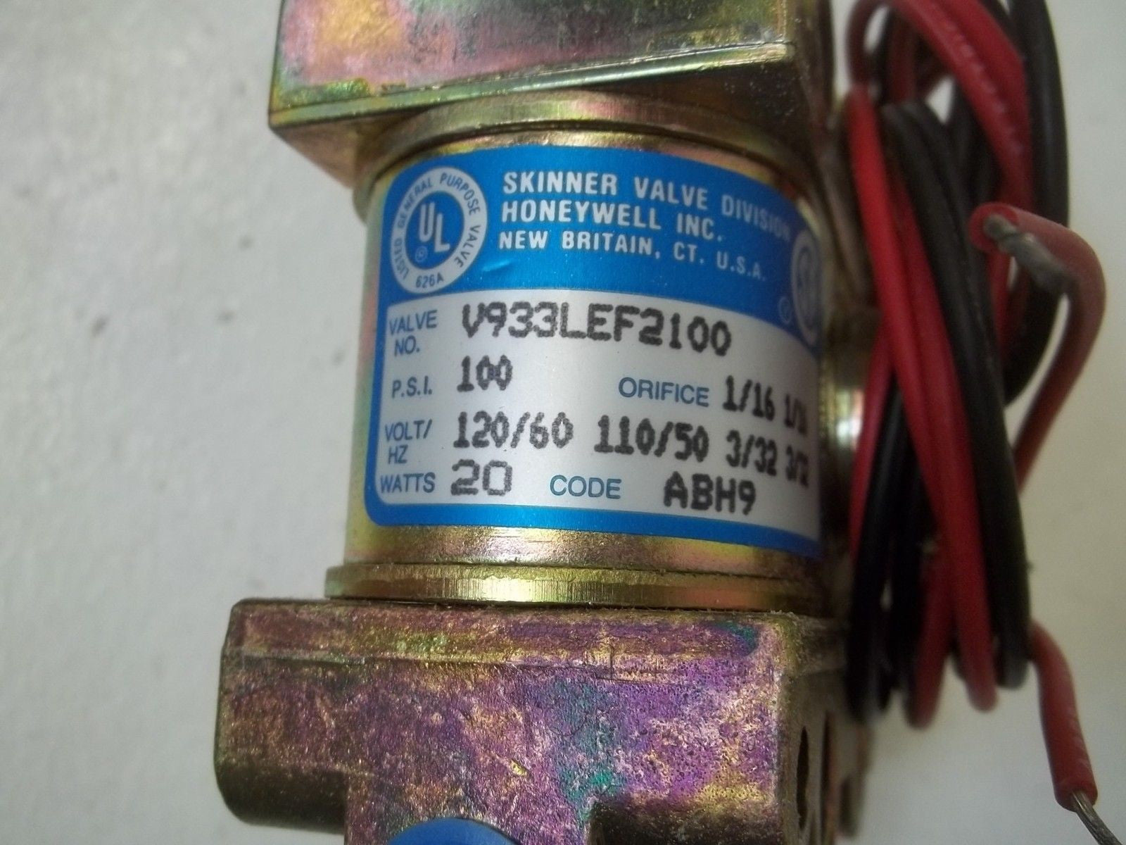 SKINNER VALVE V933LEF2100 SOLENOID VALVE 120/60, 100 PSI *USED*