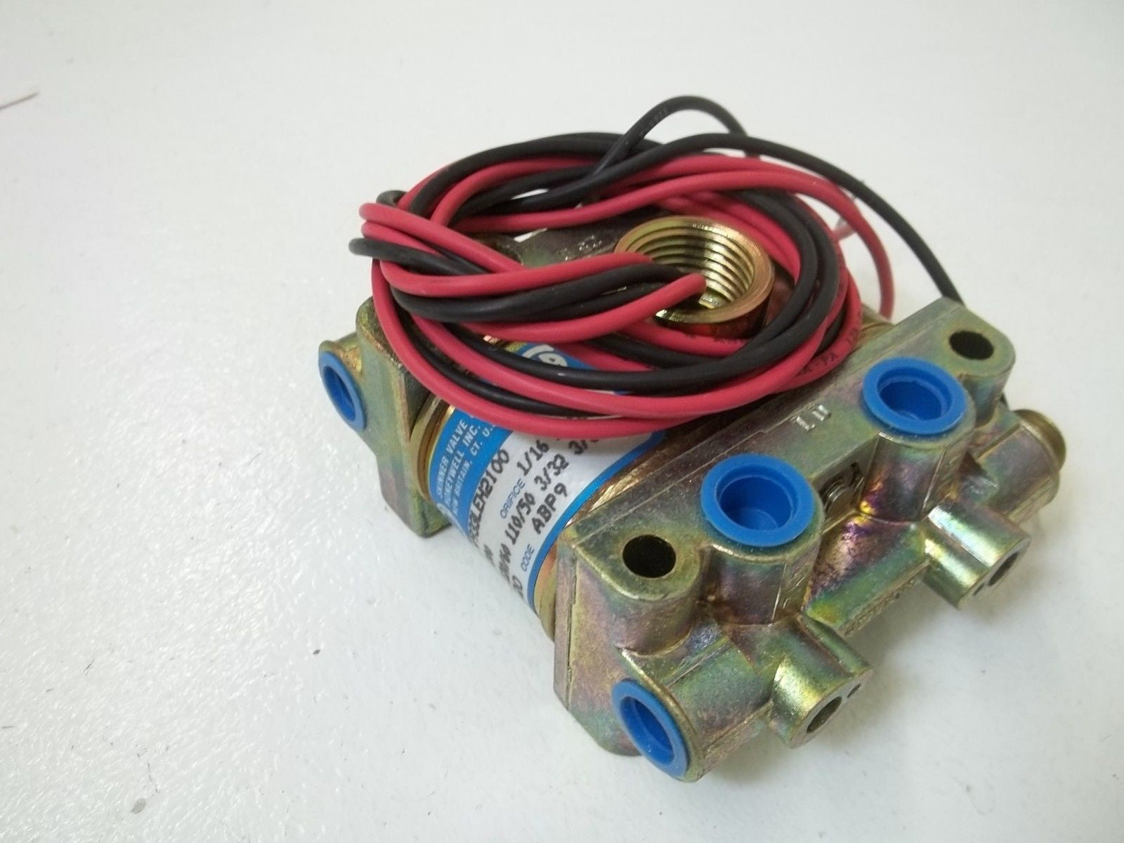 SKINNER VALVE V933LEH2100 SOLENOID VALVE 100 PSI, 120/60*USED*