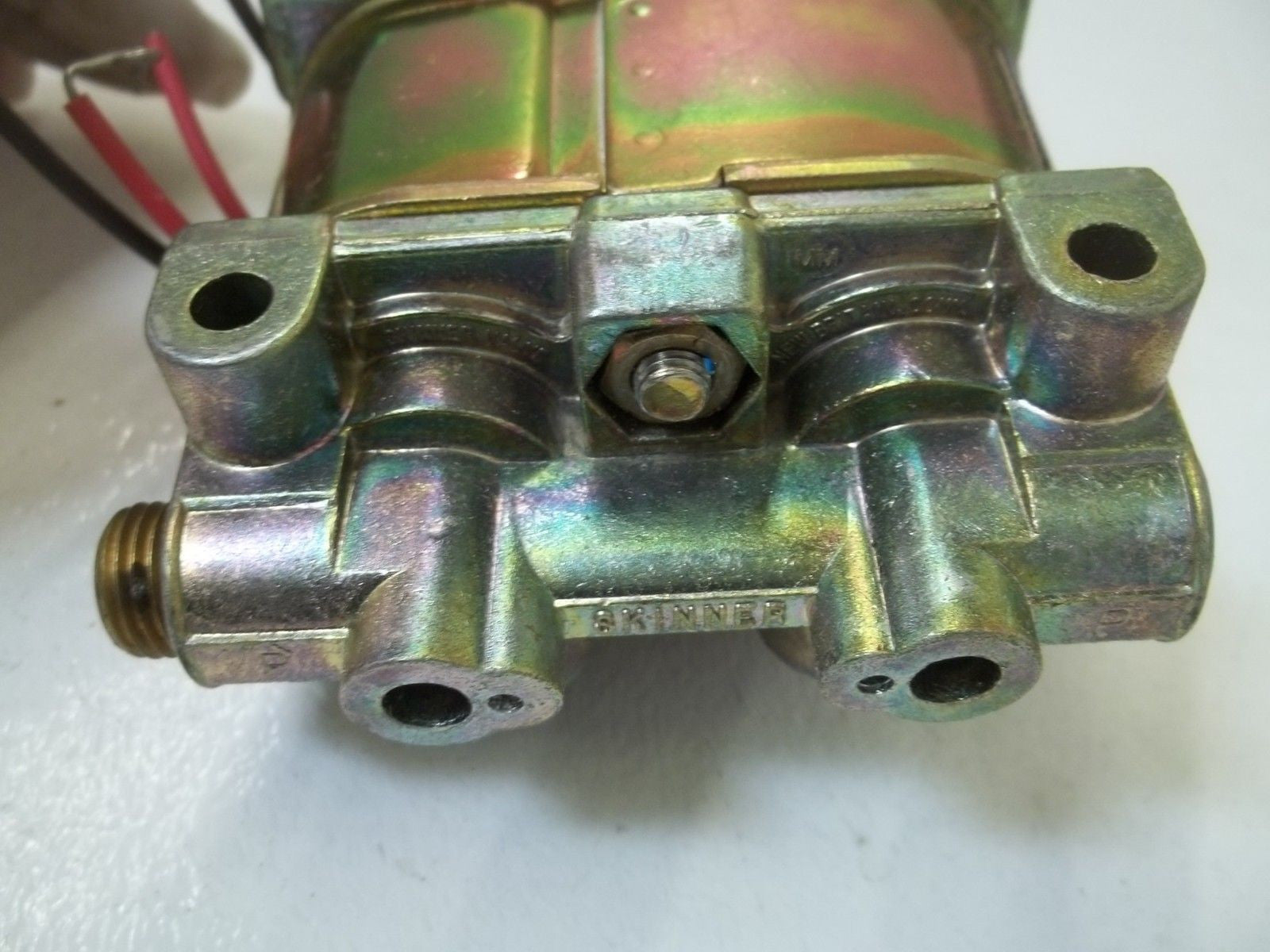 SKINNER VALVE V933LEH2100 SOLENOID VALVE 100 PSI, 120/60*USED*
