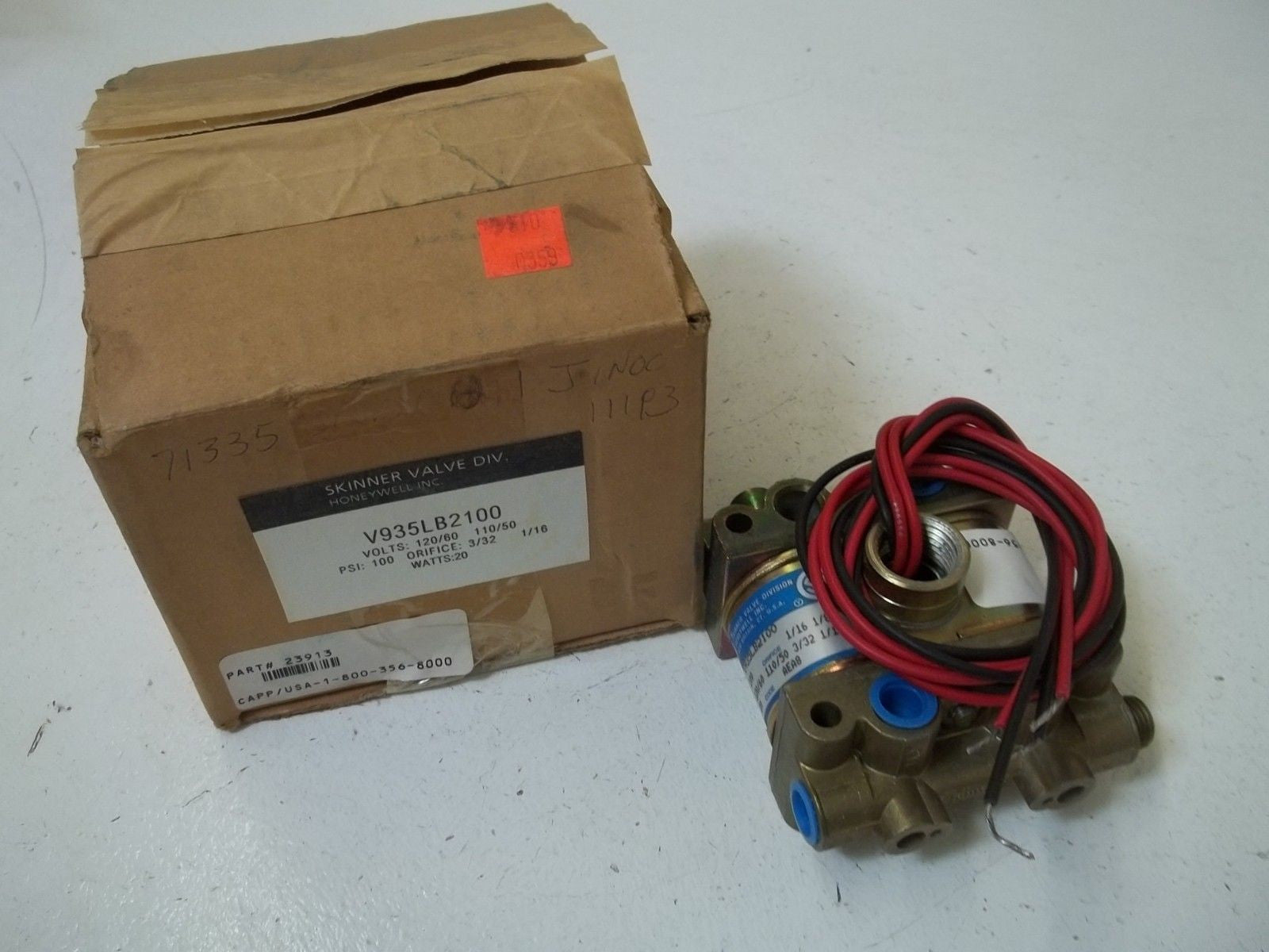SKINNER VALVE V935LB2100 SOLENOID VALVE 120/60, 100 PSI *USED*