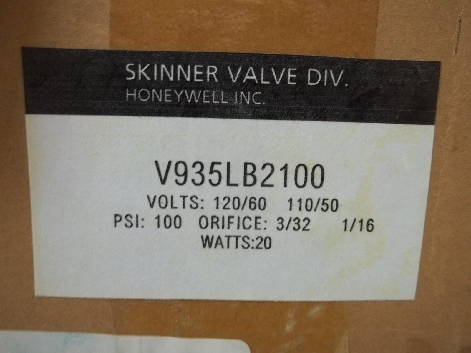 SKINNER VALVE V935LB2100 SOLENOID VALVE 120/60, 100 PSI *USED*