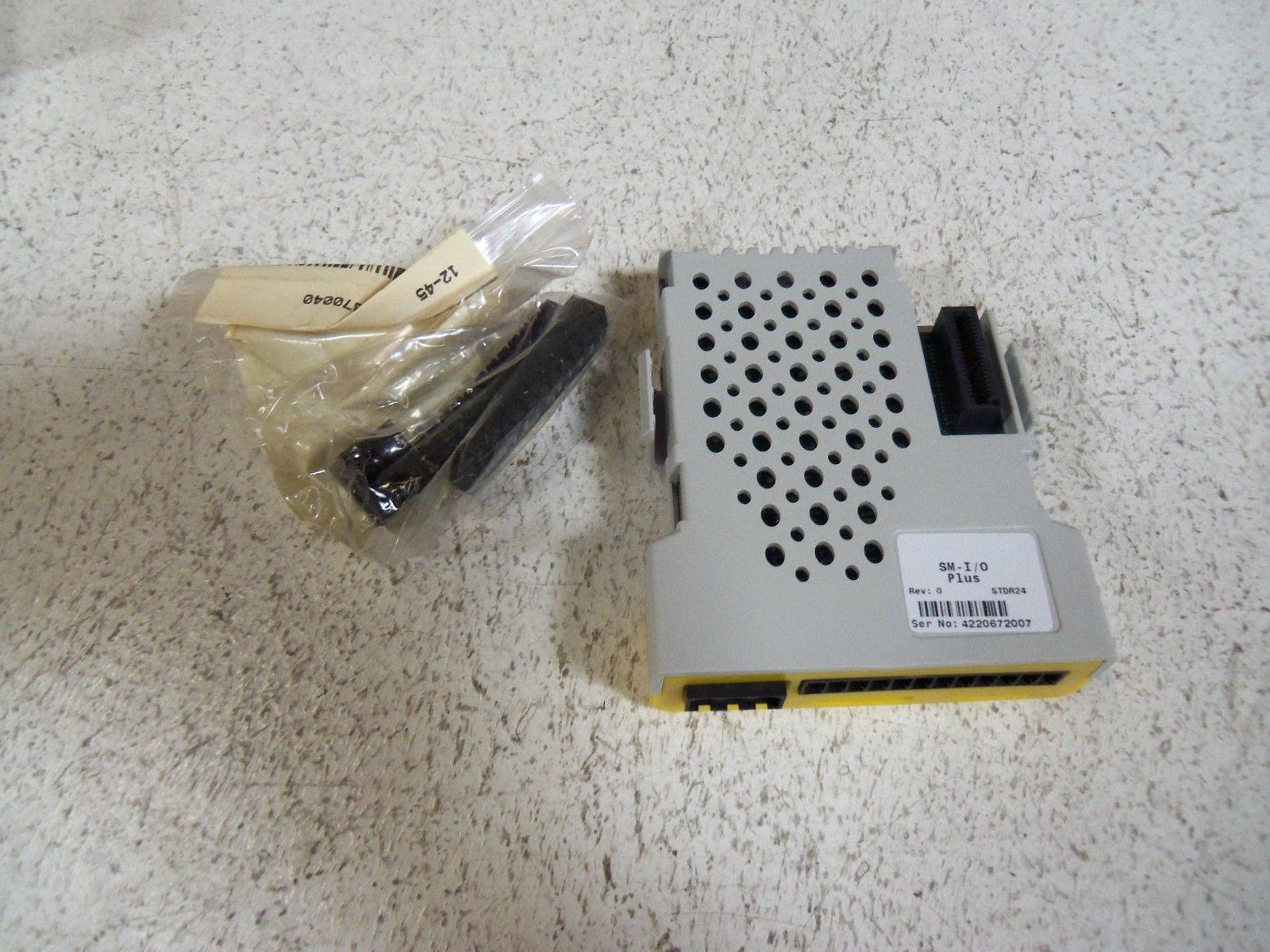 CONTROL TECHNIQUES SM-I/O PLUS 82000000011200 *NEW IN BOX*