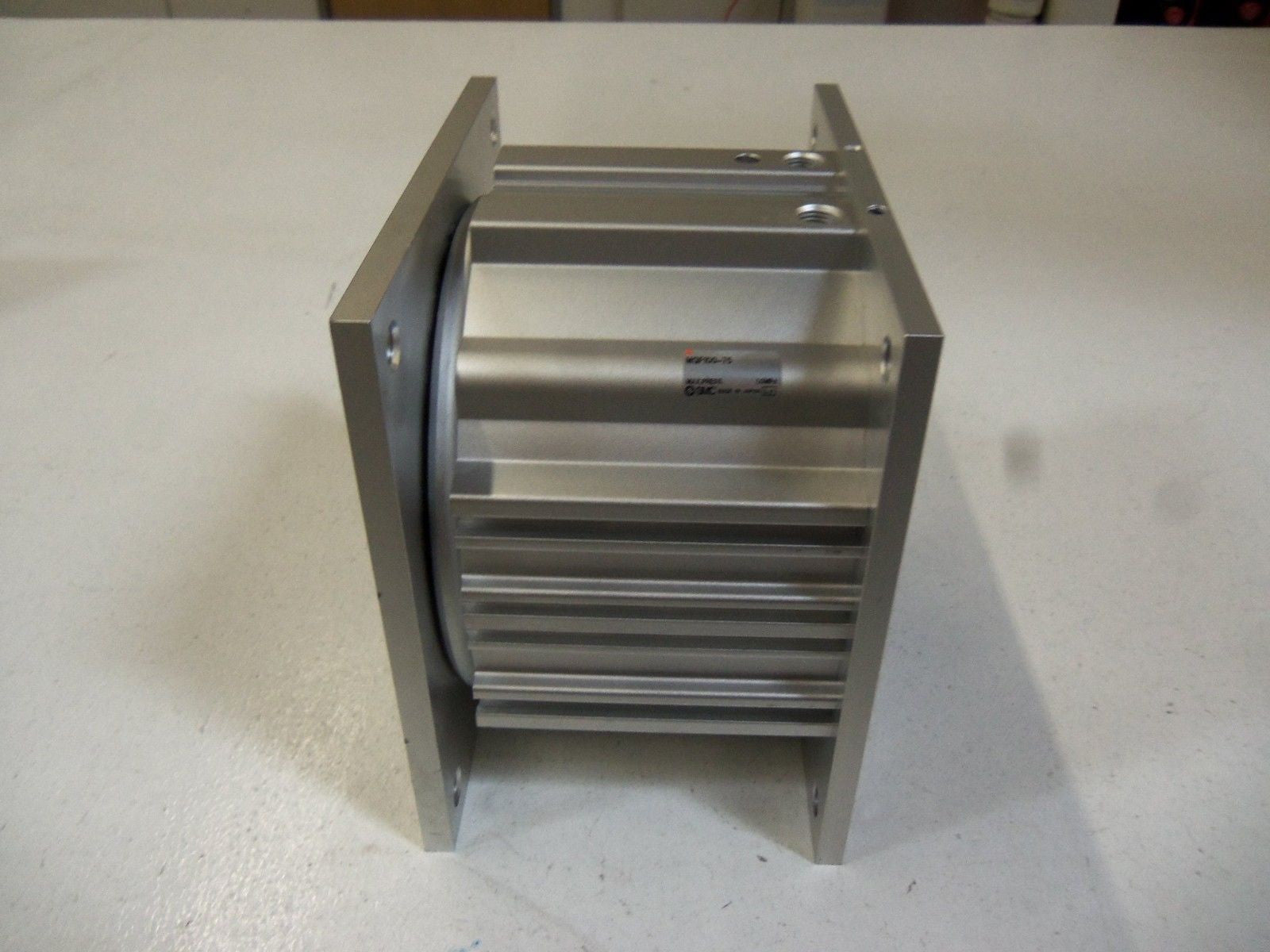 SMC AIR CYLINDER MGF100-75 *NEW NO BOX*