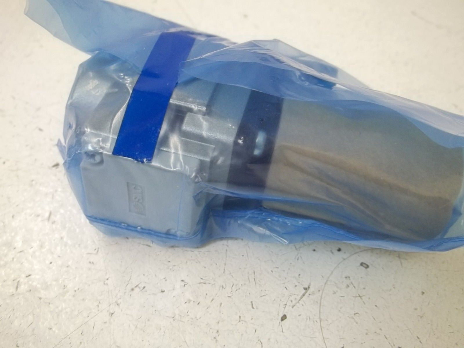 SMC AR20-N01-1Z REGULATOR WITH GAUGE AND BRACKET *NEW NO BOX*
