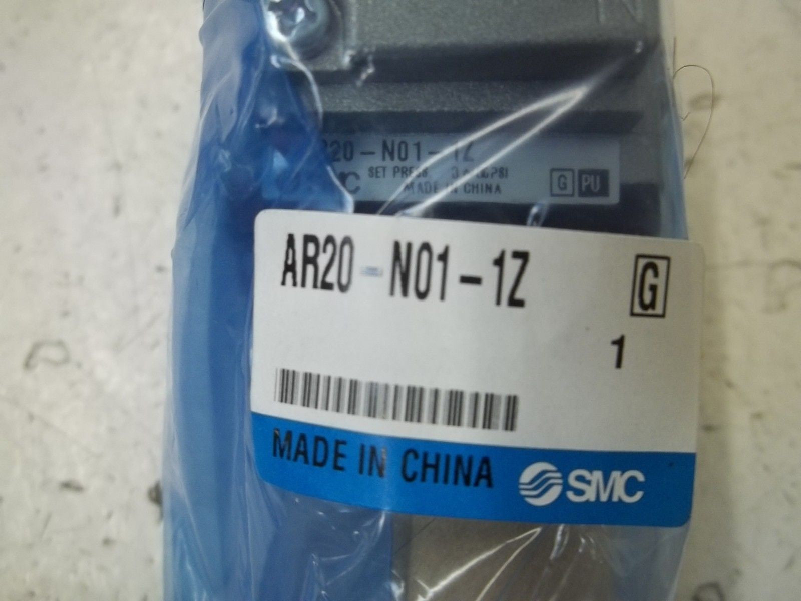 SMC AR20-N01-1Z REGULATOR WITH GAUGE AND BRACKET *NEW NO BOX*