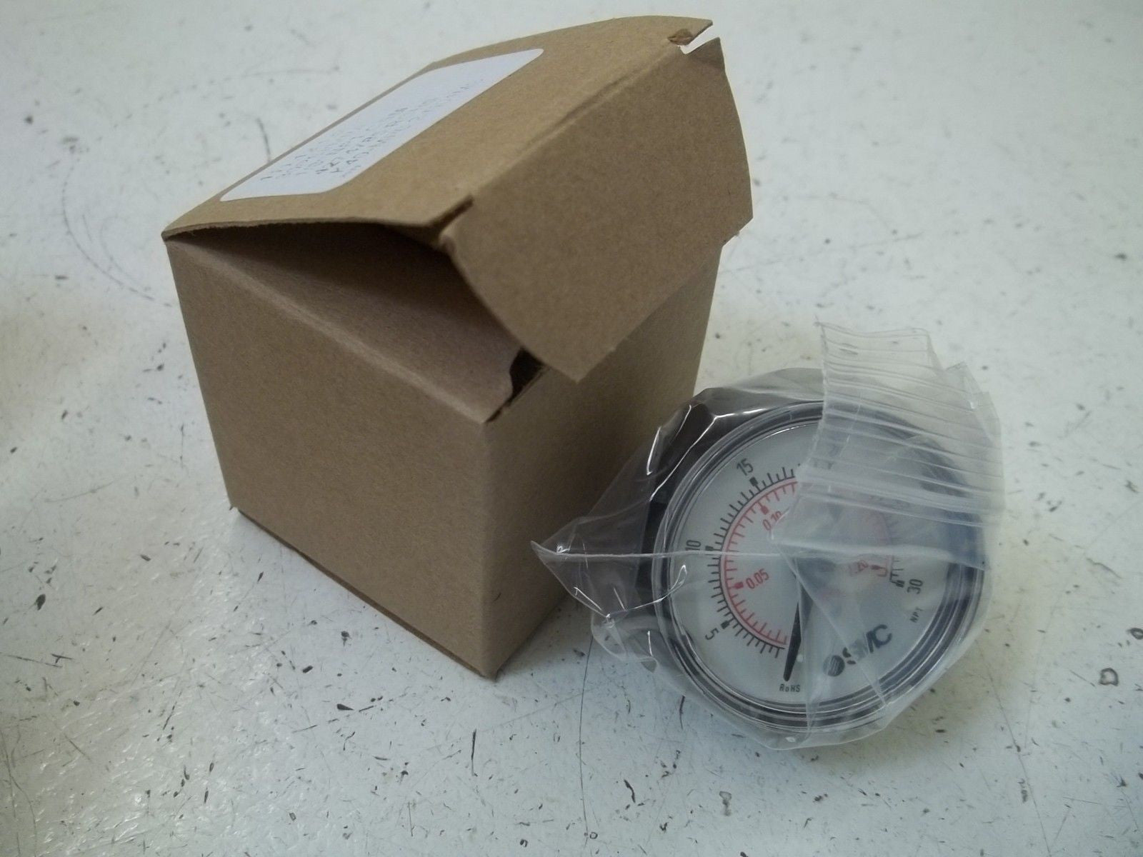 SMC AR20-N01-1Z REGULATOR WITH GAUGE AND BRACKET *NEW NO BOX*