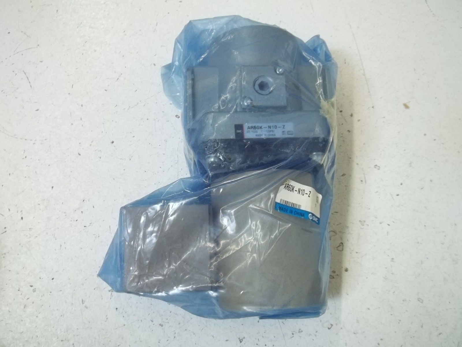 SMC AR60K-N10-Z REGULATOR W/GAUGE *NEW NO BOX*