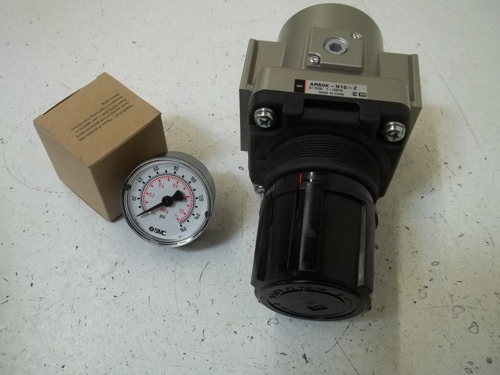 SMC AR60K-N10-Z REGULATOR W/GAUGE *NEW NO BOX*