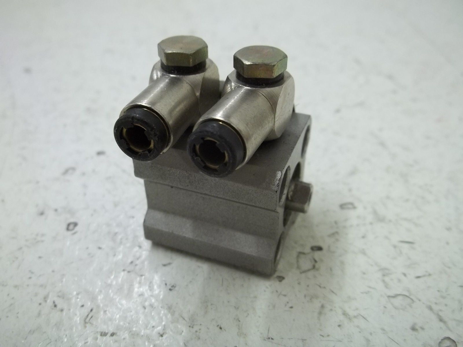 SMC CQ2B12-10D COMPACT CYLINDER *USED*