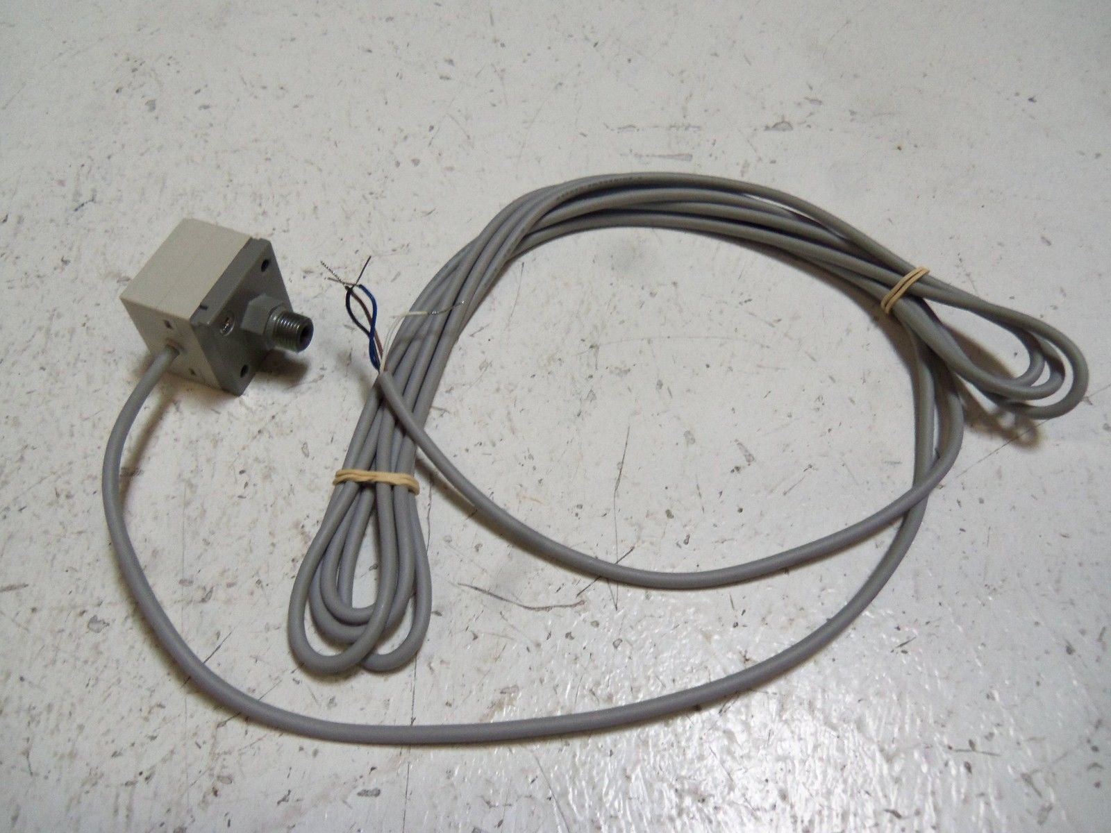 SMC ISE4E-01-27L PRESSURE SWITCH *NEW NO BOX*