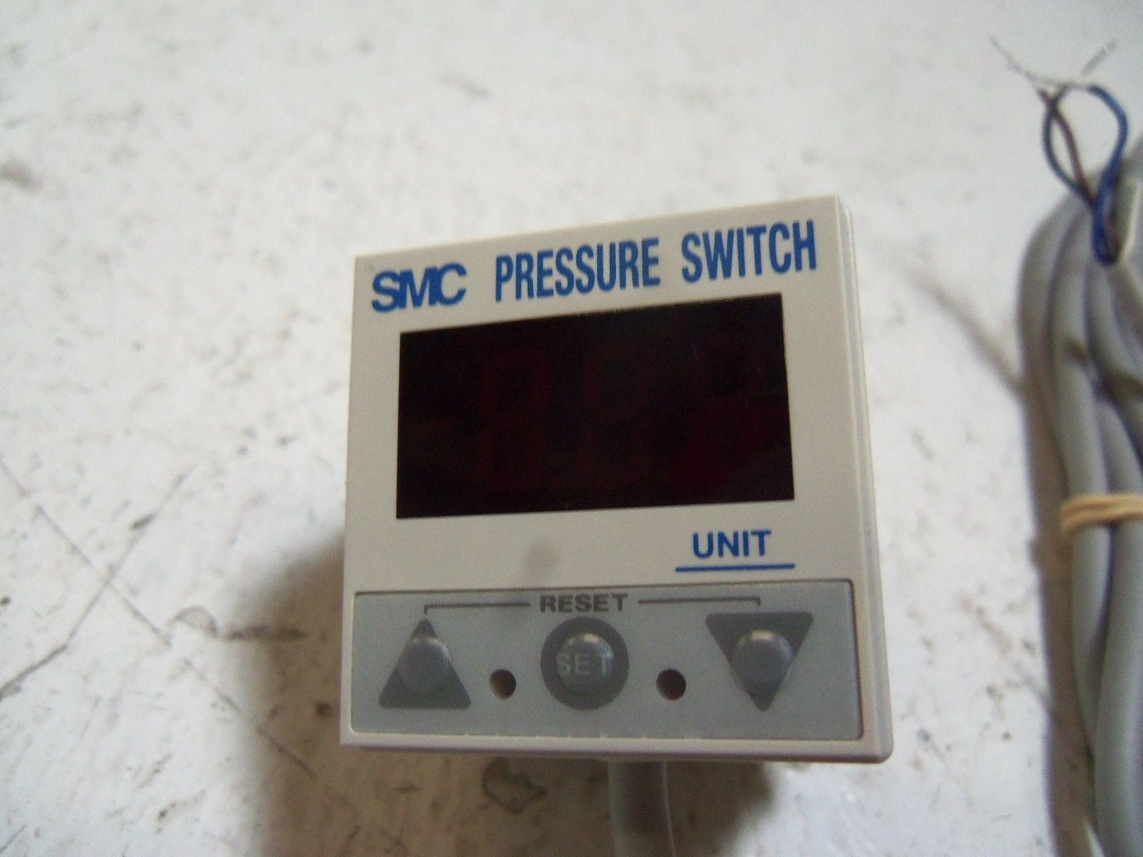 SMC ISE4E-01-27L PRESSURE SWITCH *NEW NO BOX*