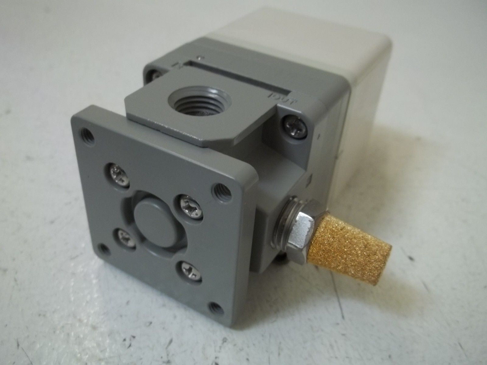 SMC ITV2030-31N2CL4 ELECTRONIC PRESSURE REGULATOR *NEW IN BOX*