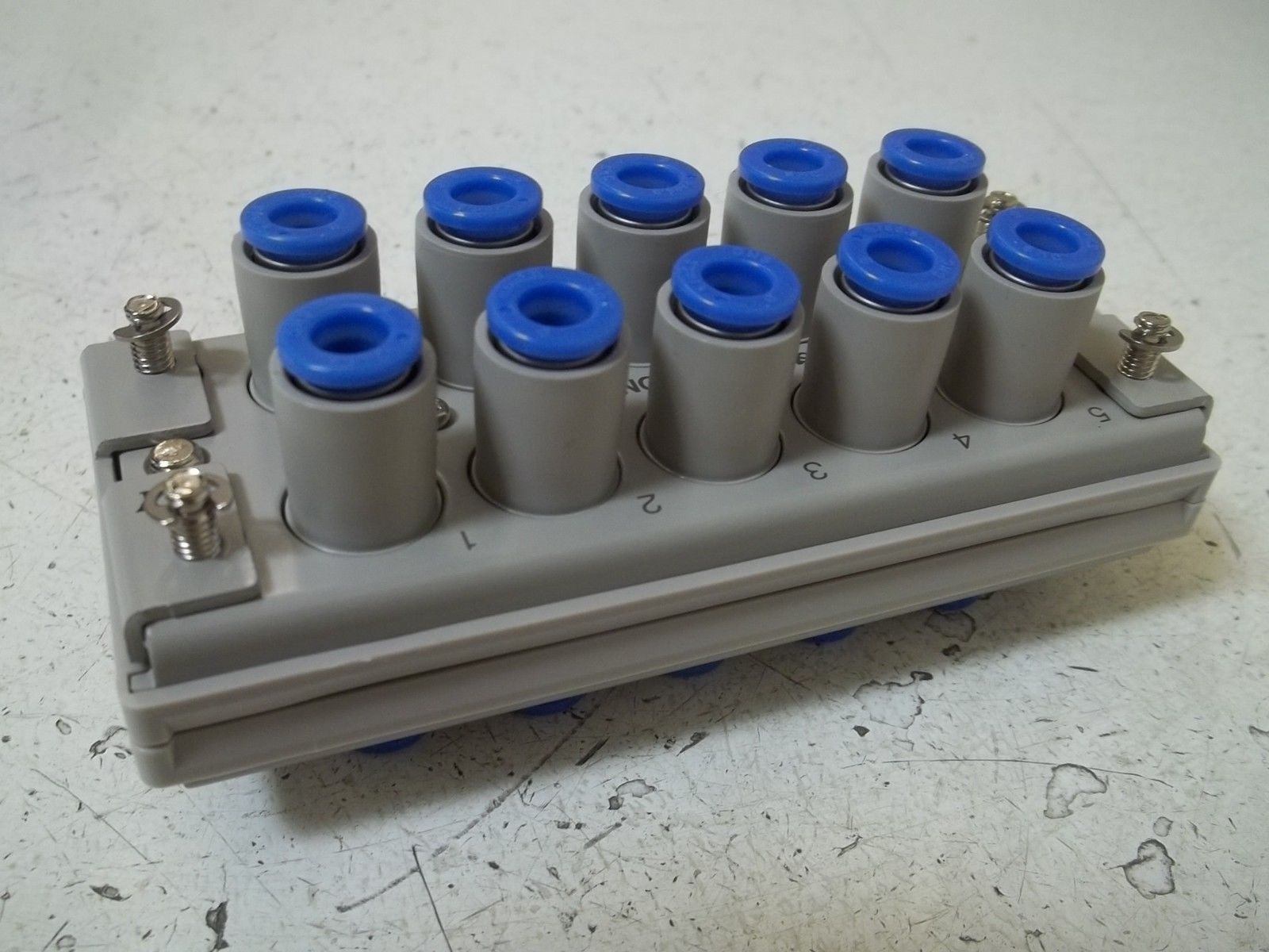 SMC KDM10S-06 MULTICONNECTOR *NEW IN  A BOX*