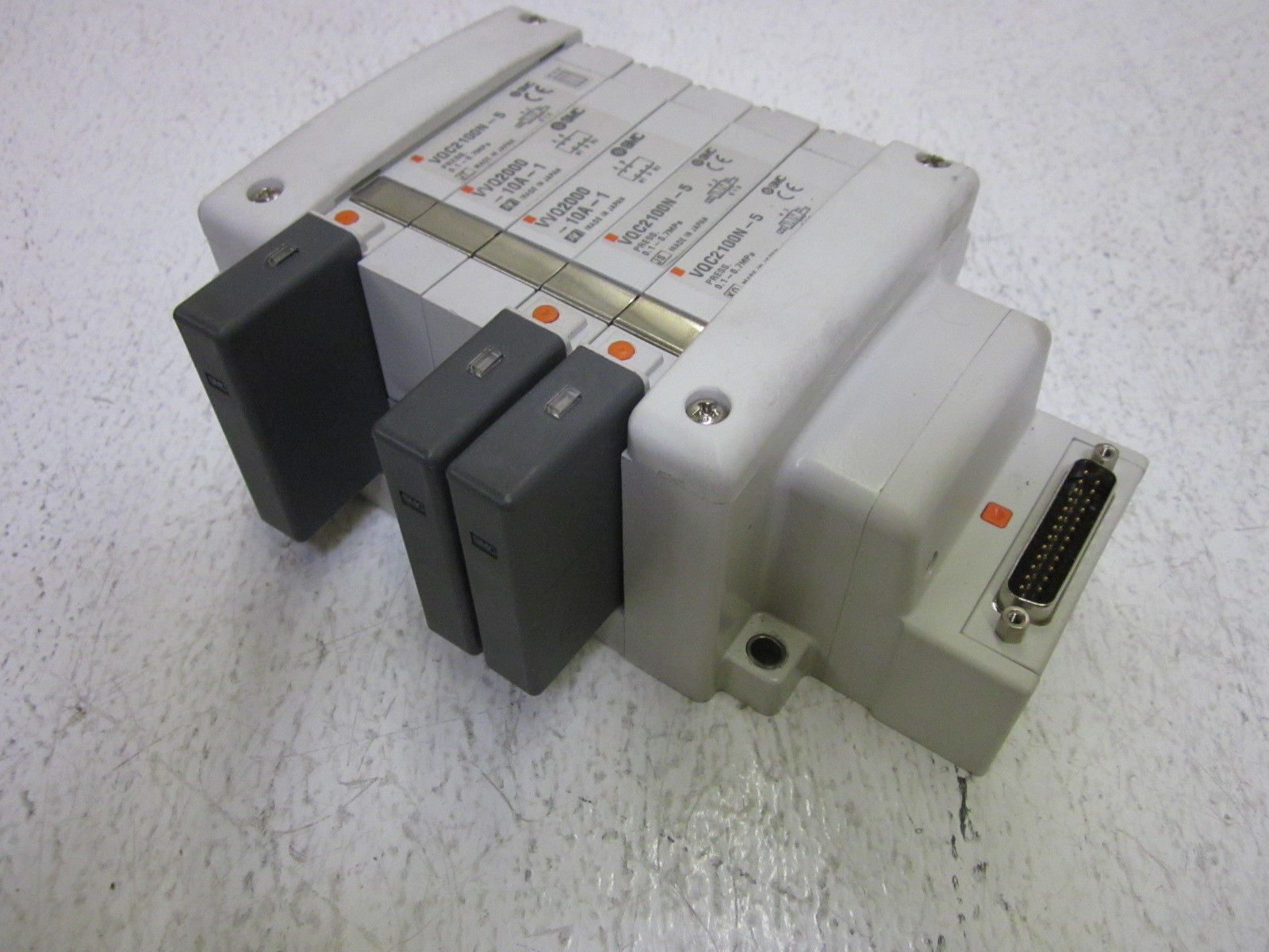 SMC MANIFOLD BLOCK WITH 3 SMC VQC2100N-5 & 2 SMC WQ2000-10A-1 *USED*