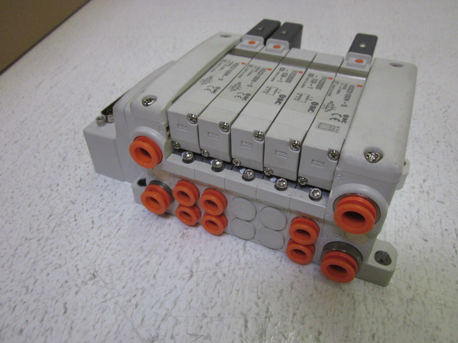SMC MANIFOLD BLOCK WITH 3 SMC VQC2100N-5 & 2 SMC WQ2000-10A-1 *USED*