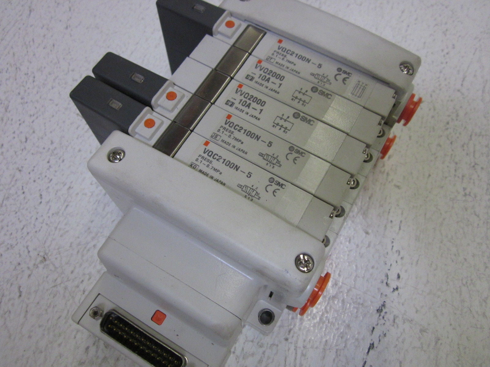 SMC MANIFOLD BLOCK WITH 3 SMC VQC2100N-5 & 2 SMC WQ2000-10A-1 *USED*