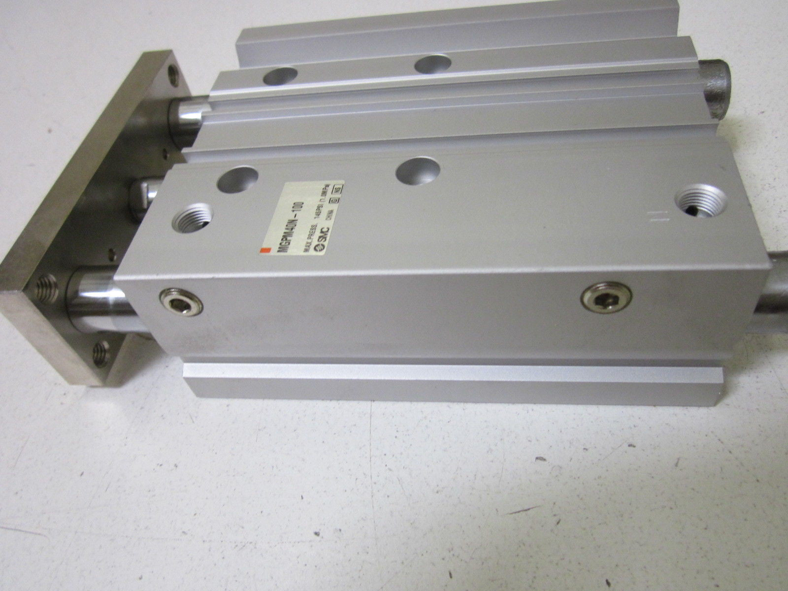 SMC MGPM40N-100 *NEW NO BOX*