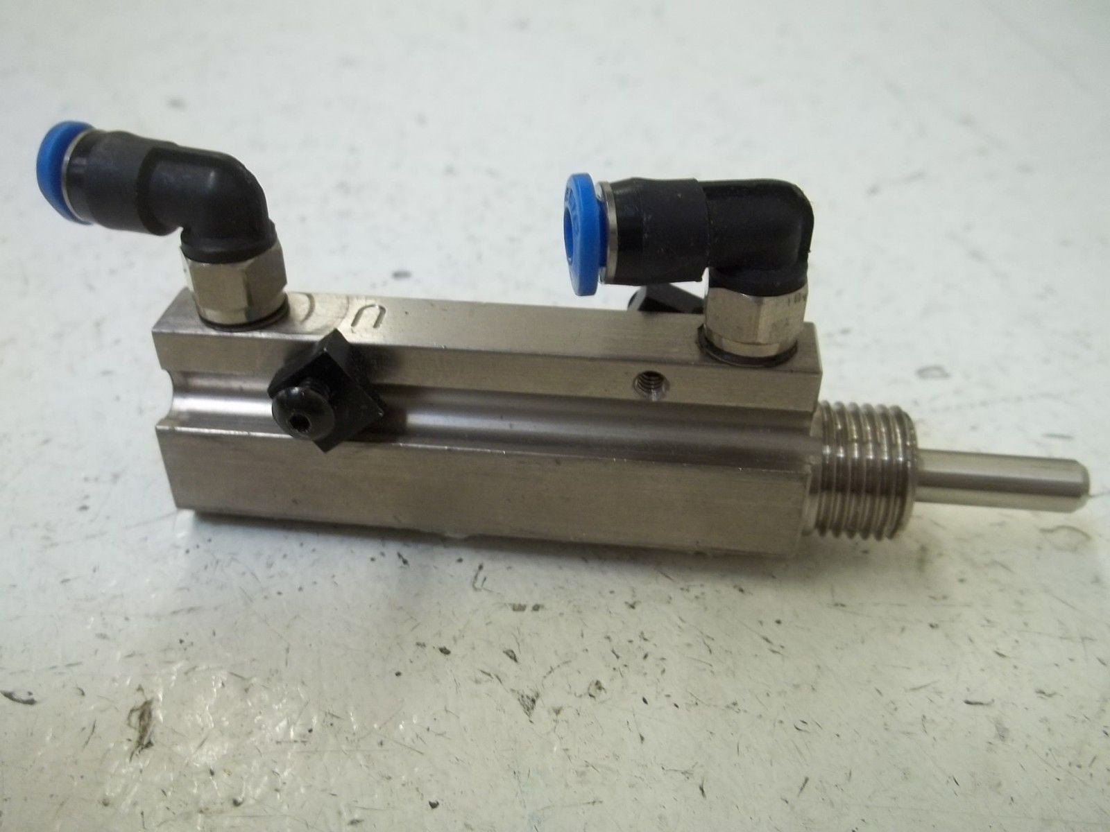 SMC NCDJPB10-125D-B PNEUMATIC CYLINDER *USED*