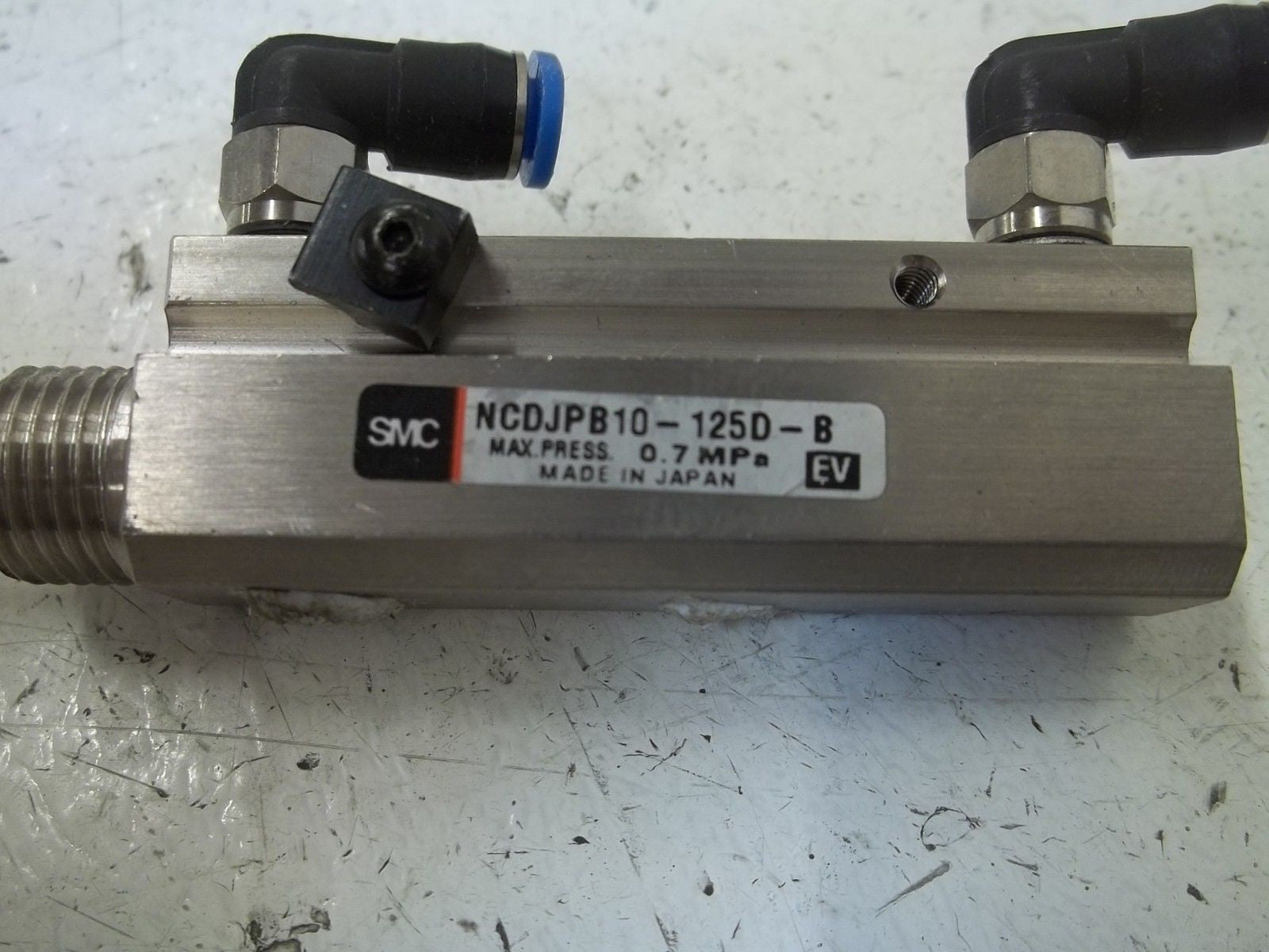 SMC NCDJPB10-125D-B PNEUMATIC CYLINDER *USED*