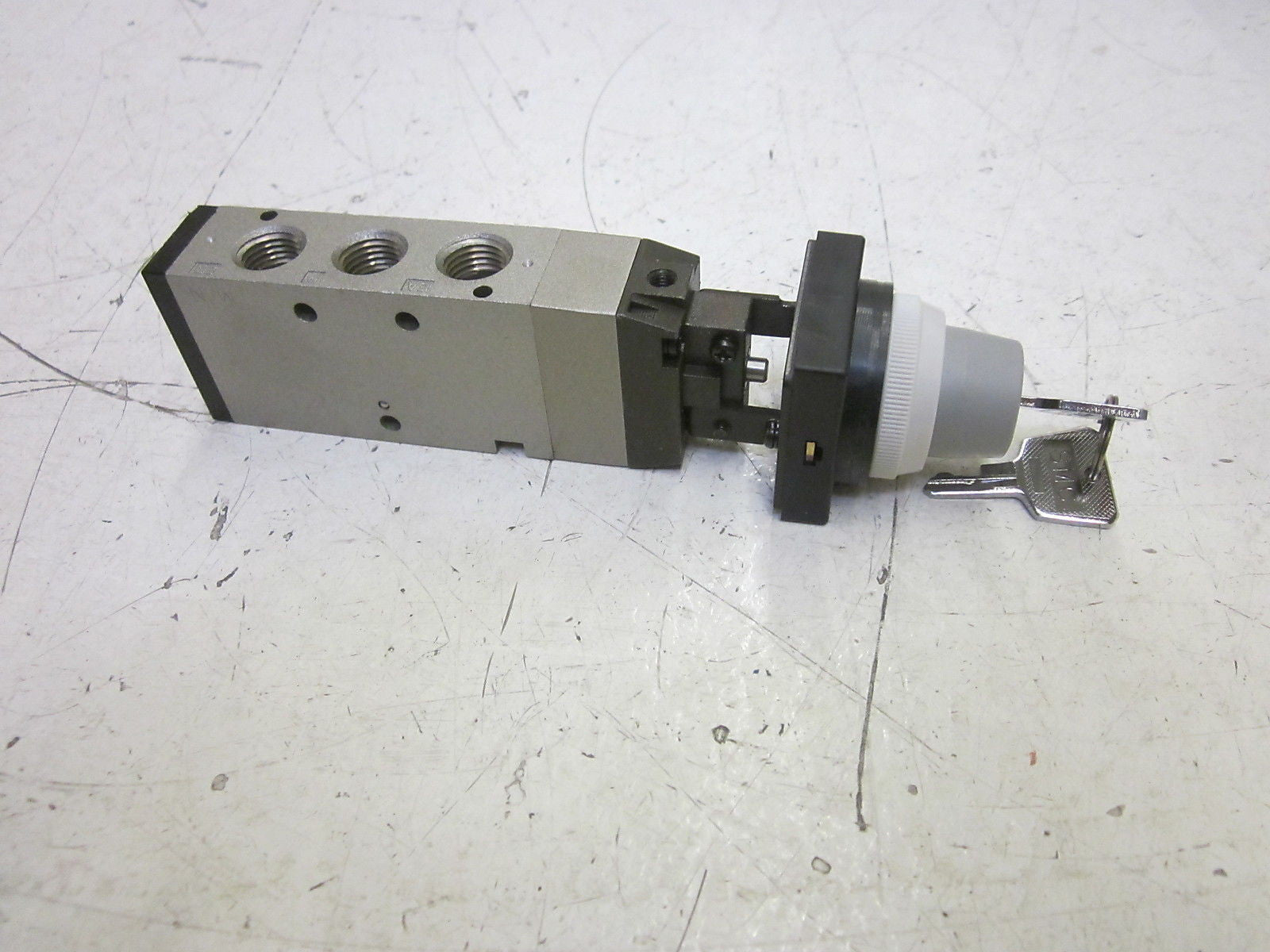 SMC NVFM250-N02-36 MECHANICAL VALVE W/KEY *NEW NO BOX*