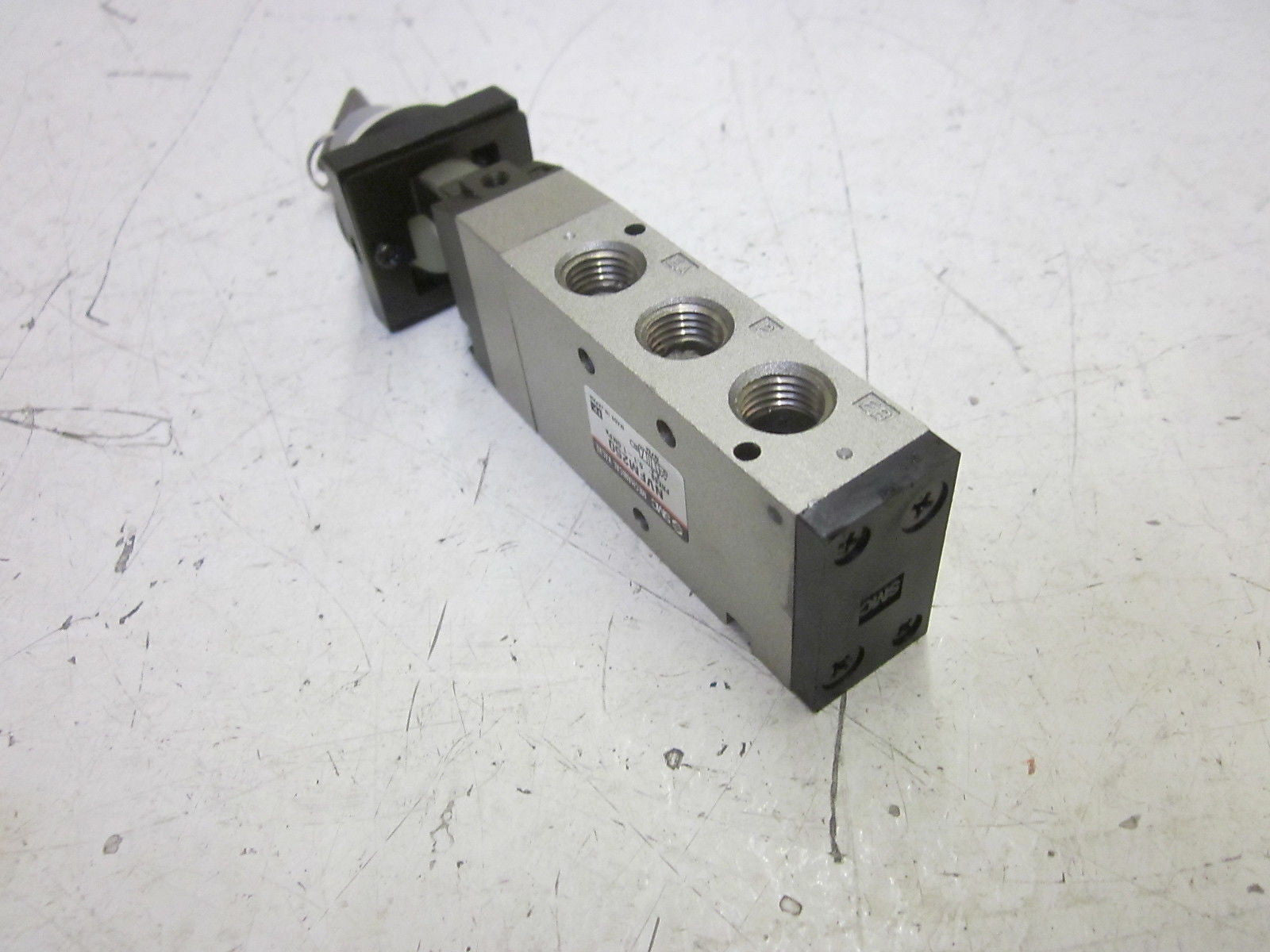 SMC NVFM250-N02-36 MECHANICAL VALVE W/KEY *NEW NO BOX*