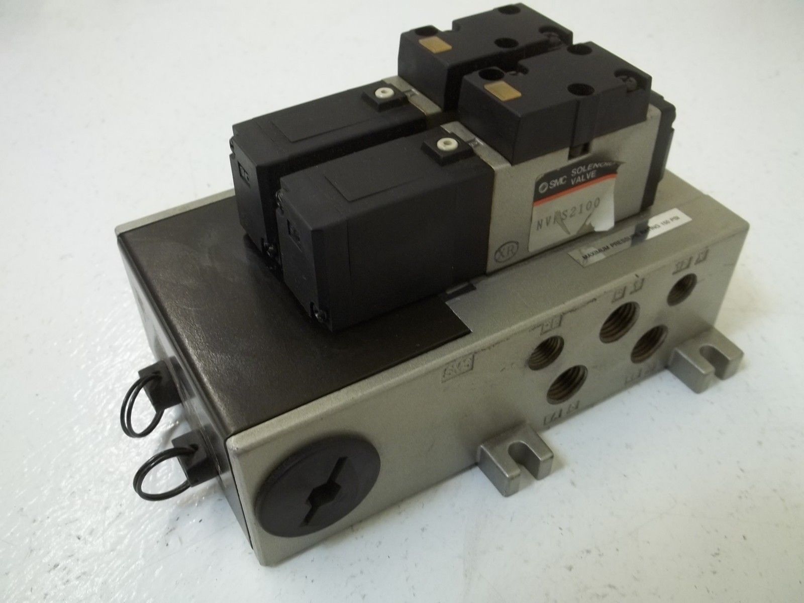 SMC NVFS2100 SOLENOID VALVE * NEW NO BOX *