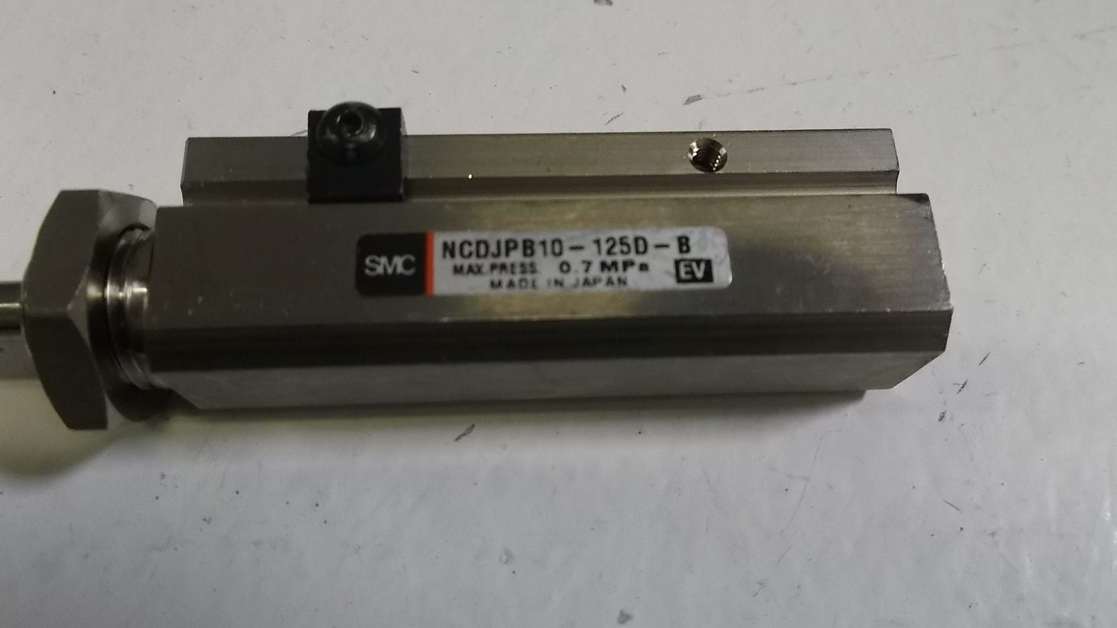 SMC PNEUMATIC CYLINDER NCDJPB10-125D-B (AS PICTURED) *NEW NO BOX*