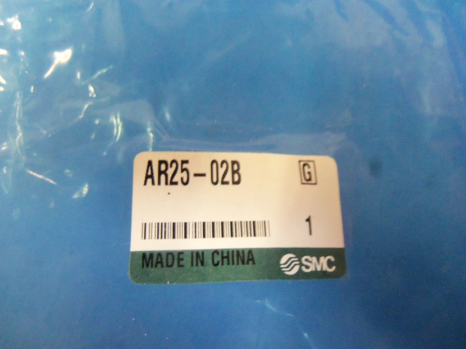 SMC PRESSURE REGULATOR AR25-02B *NEW OUT BOX*