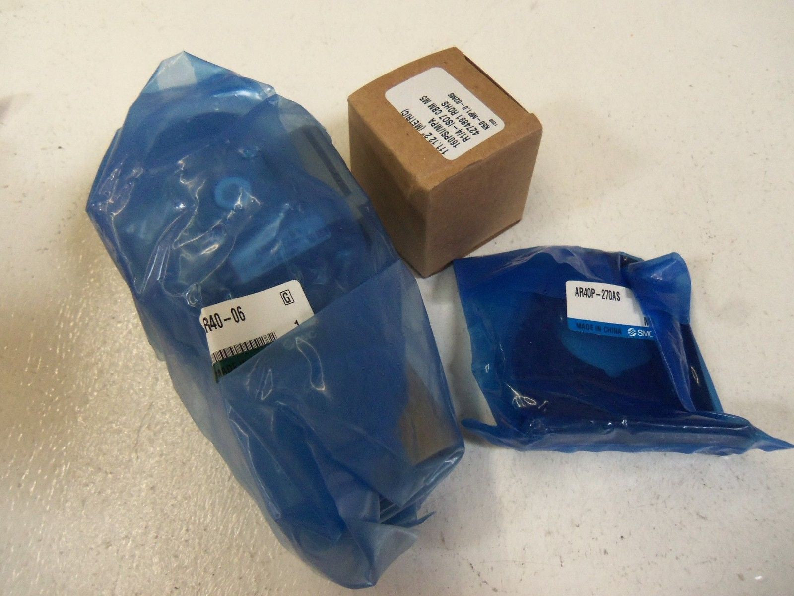 SMC REGULATOR AR40-06BG *NEW IN BAG*