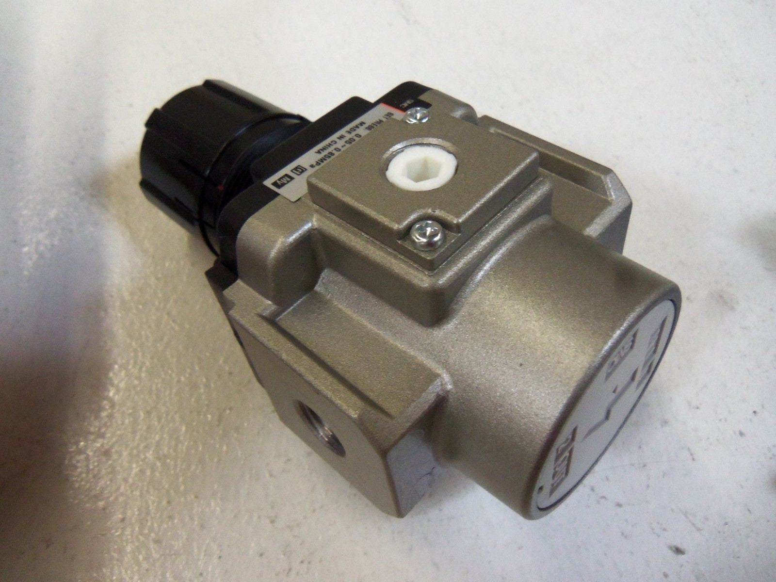 SMC REGULATOR AR40-02BG *NEW IN BAG*