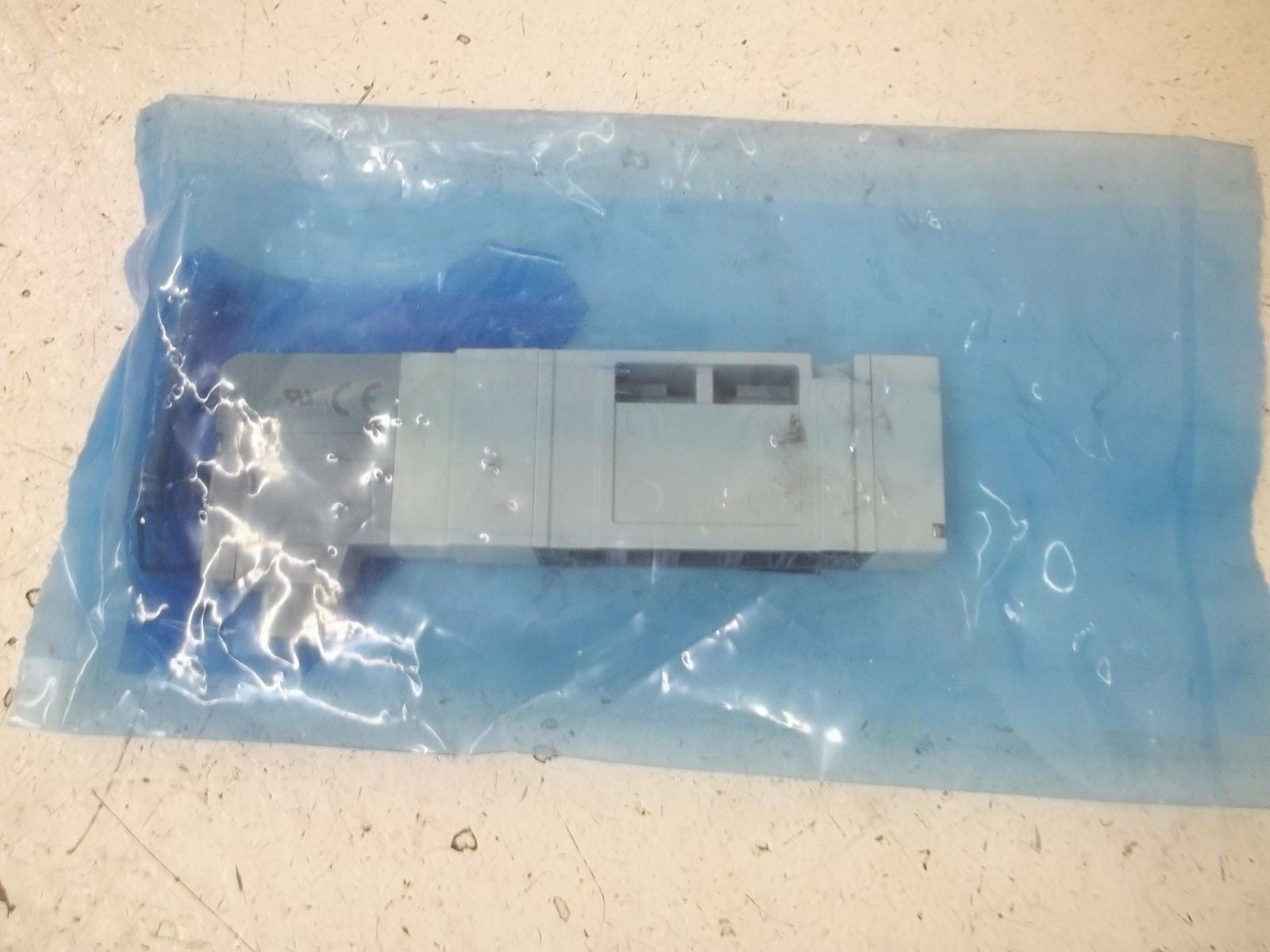SMC SV2100R-5FU SOLENOID VALVE *NEW IN A BAG*