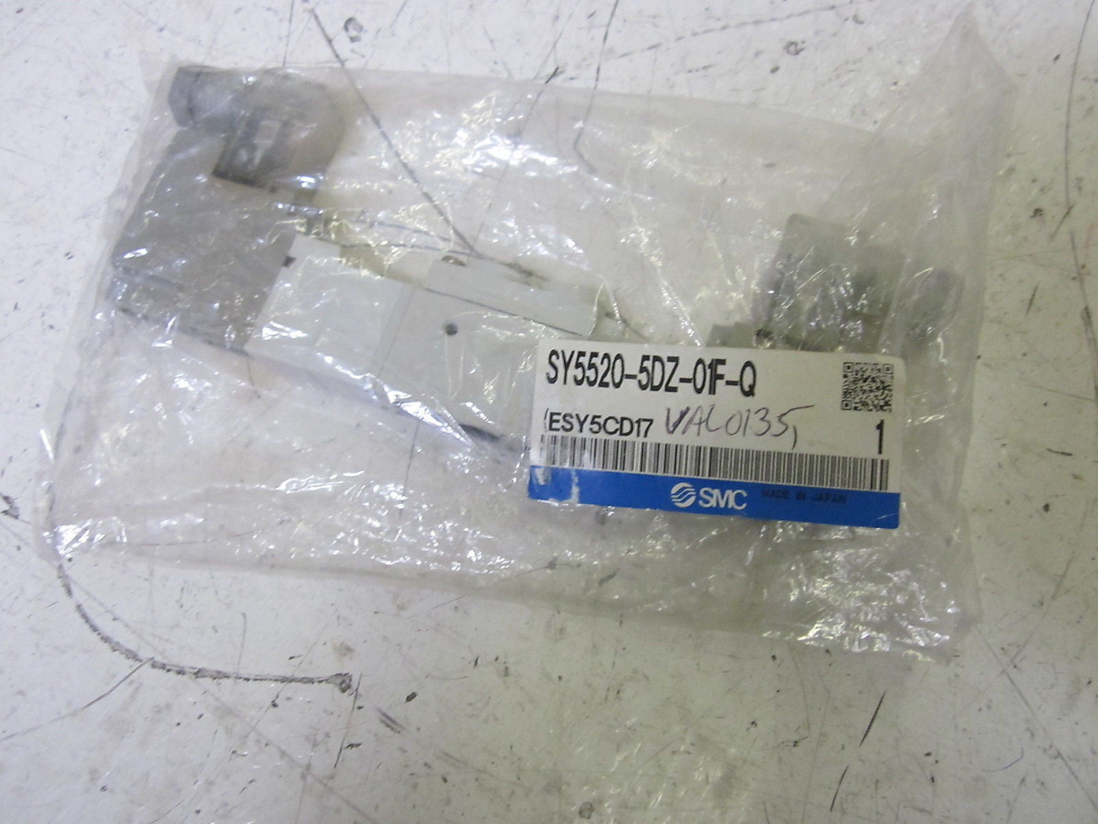 SMC SY5520-5DZ-01F-Q SOLENOID VALVE 24V *NEW IN A BAG*