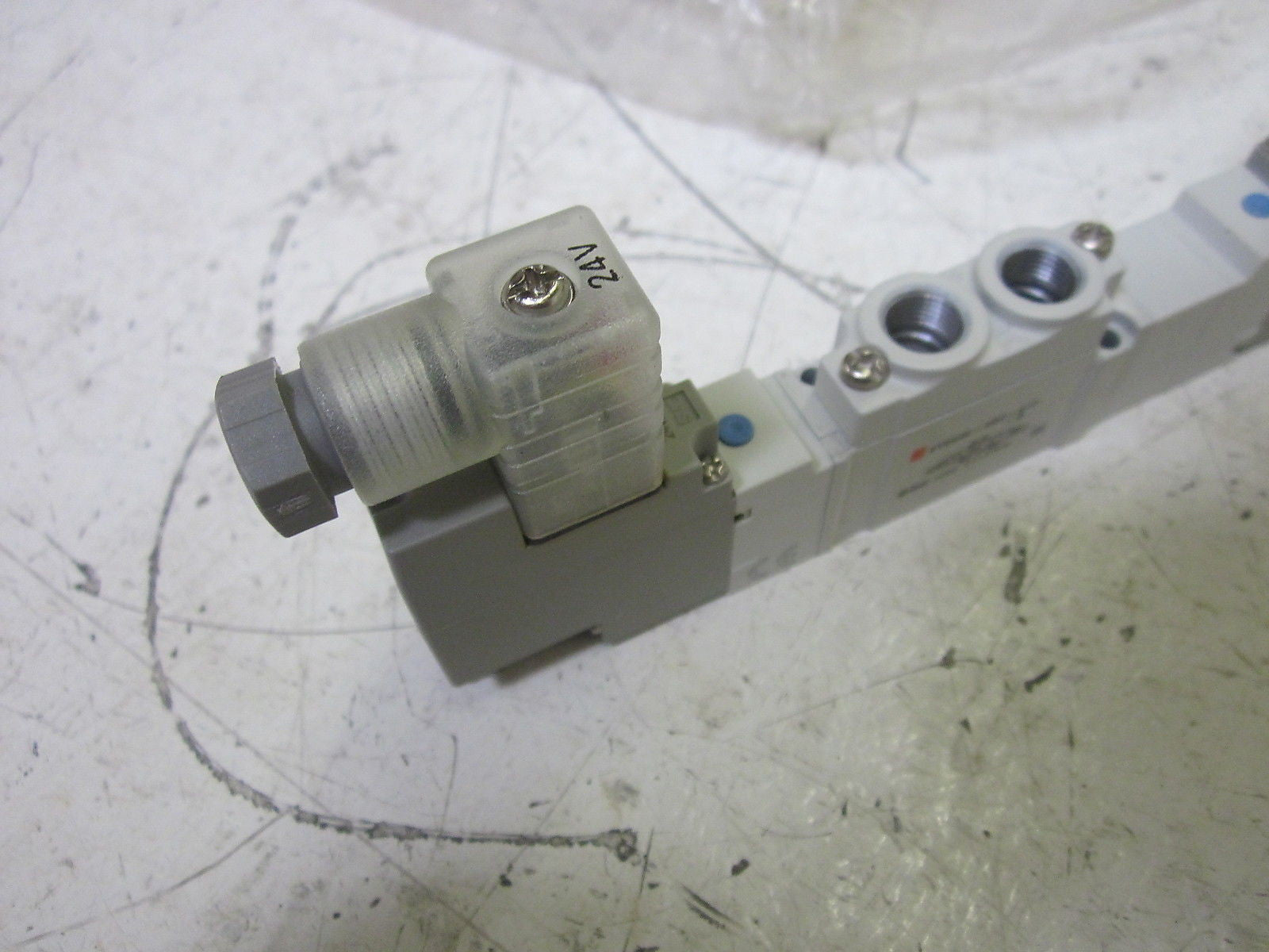 SMC SY5520-5DZ-01F-Q SOLENOID VALVE 24V *NEW IN A BAG*