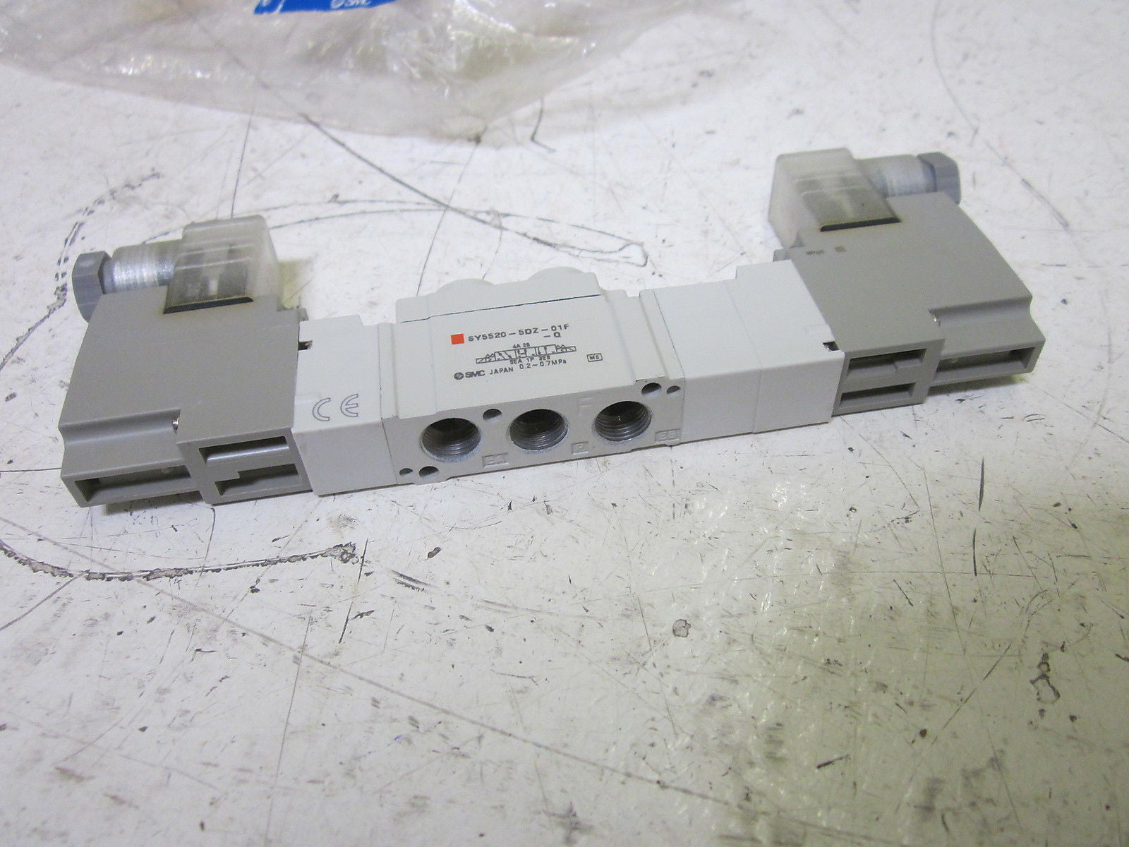 SMC SY5520-5DZ-01F-Q SOLENOID VALVE 24V *NEW IN A BAG*