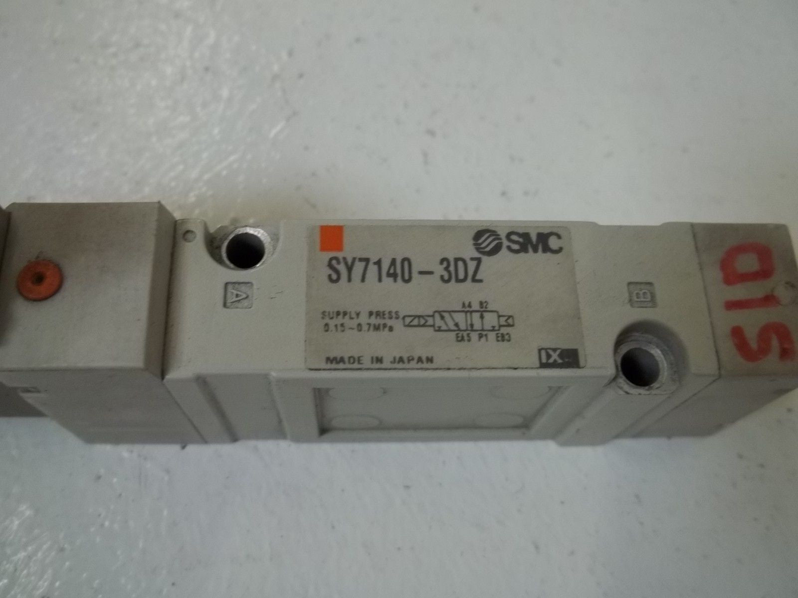 SMC SY7140-3DZ PNEUMATIC VALVE *USED*