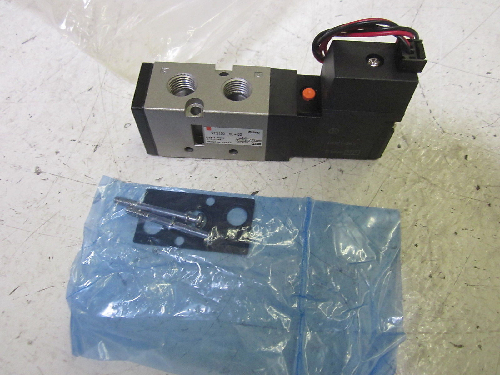 SMC VF3130-5L-02 VALVE *NEW NO BOX*